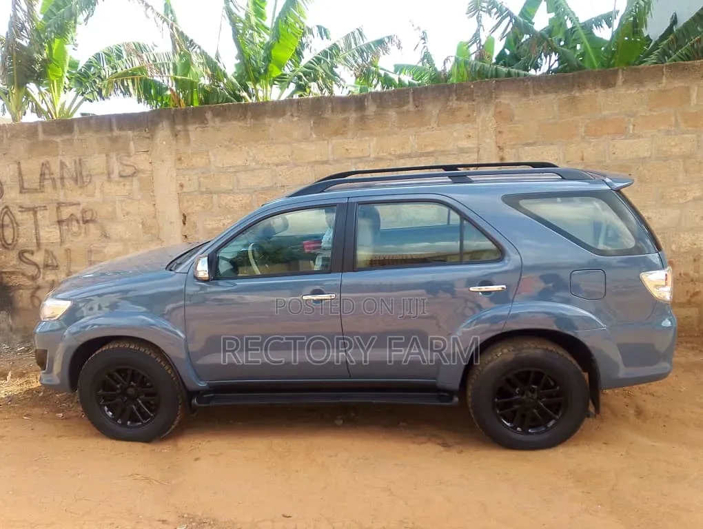 Toyota Fortuner 2012 Gray
