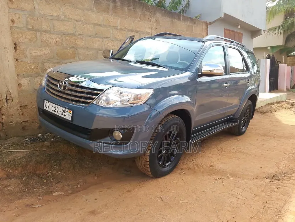 Toyota Fortuner 2012 Gray