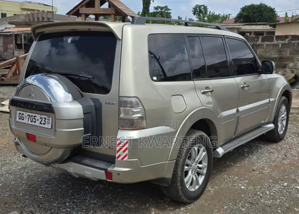 Mitsubishi Pajero 2015 Gray