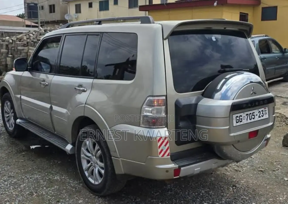 Mitsubishi Pajero 2015 Gray