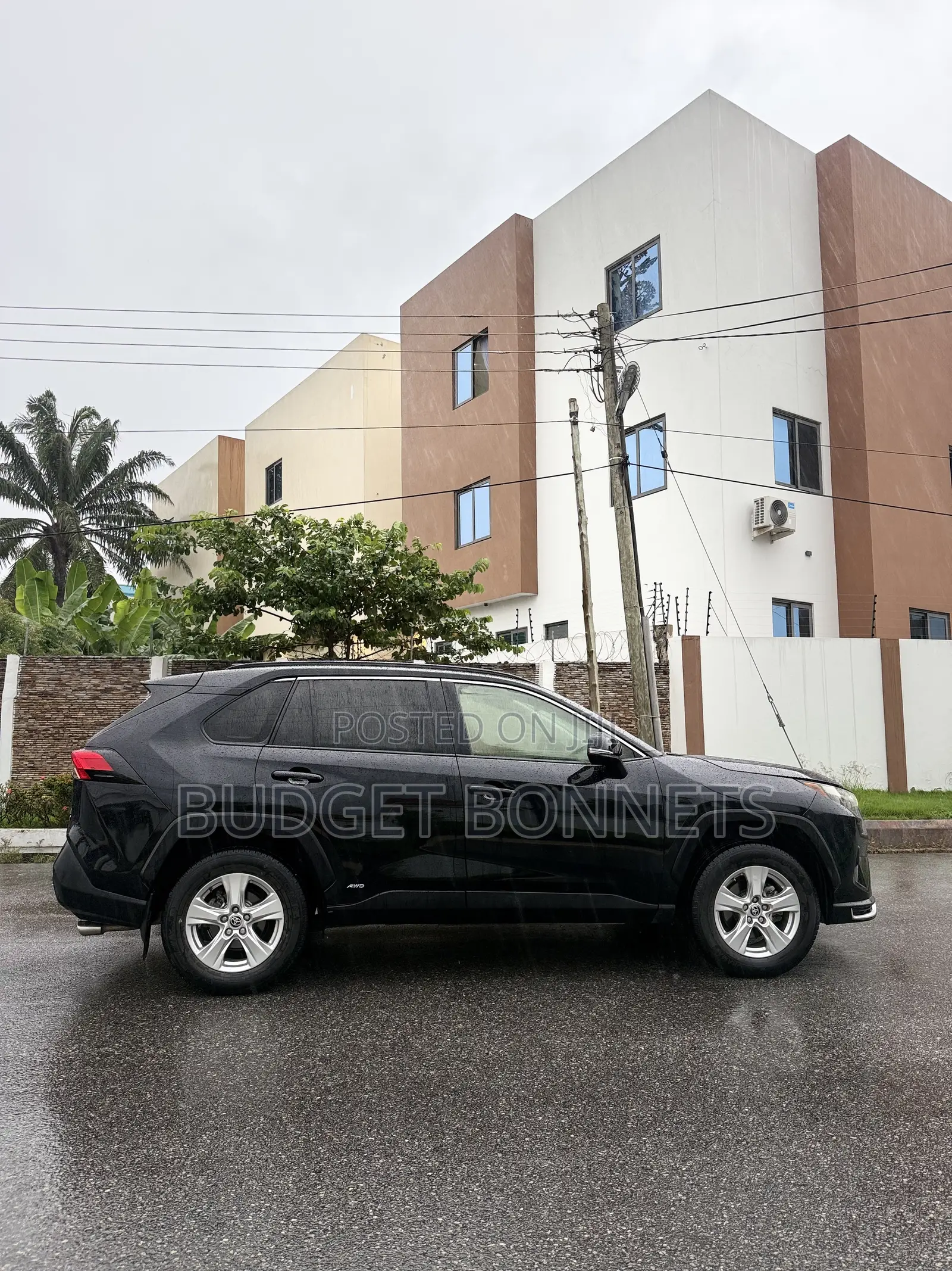 Toyota RAV4 XLE 2021 Black