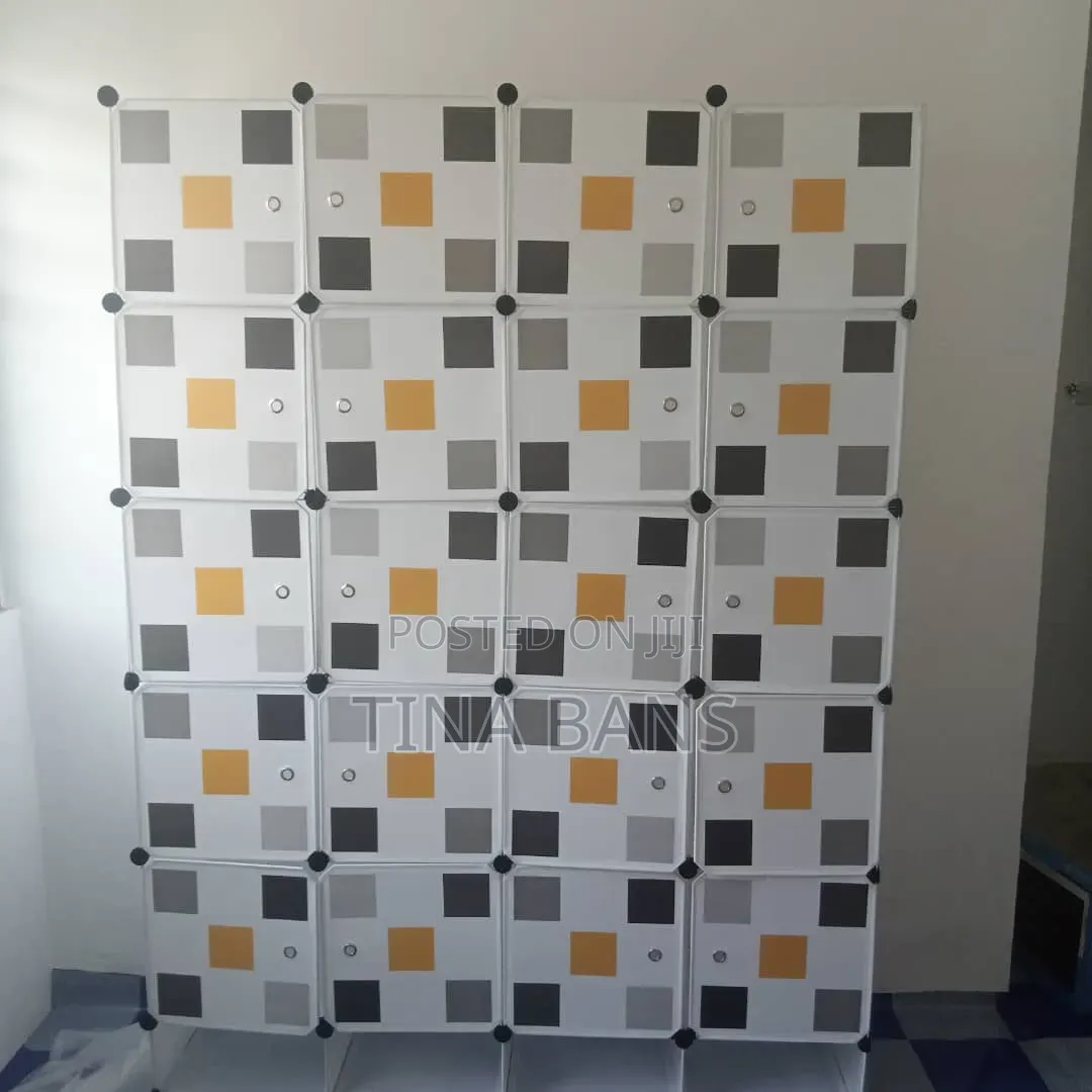 12 Cubicles Palstic Wardrobe