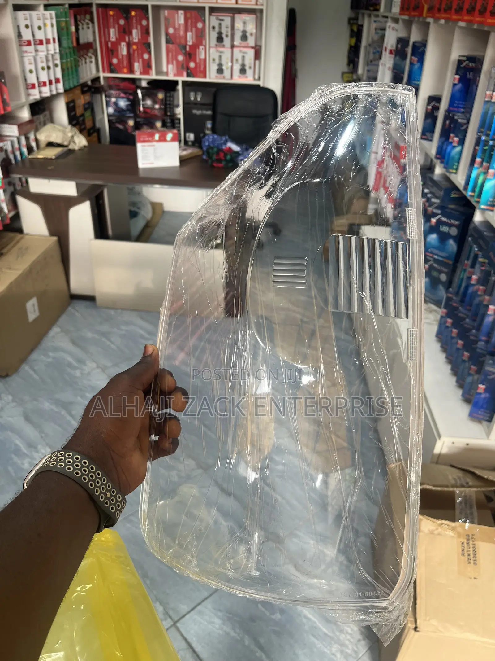 Toyota Voxy Tail Light Glass