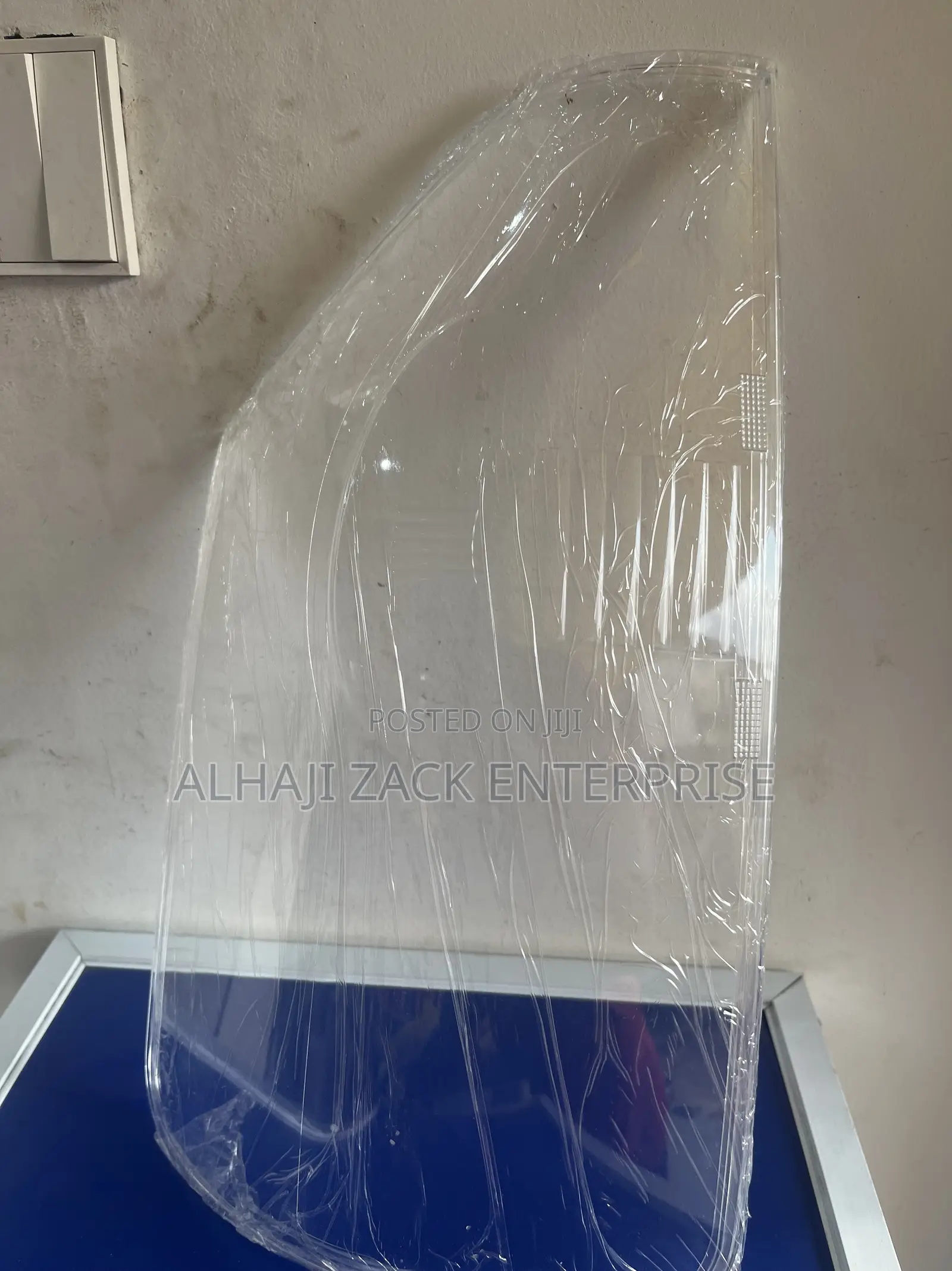 Toyota Voxy Tail Light Glass