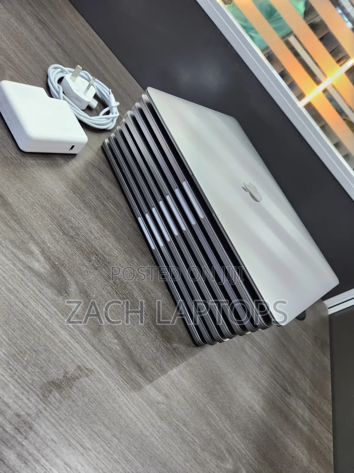 Laptop Apple MacBook Pro 2020 16GB Intel Core i5 SSD 1T