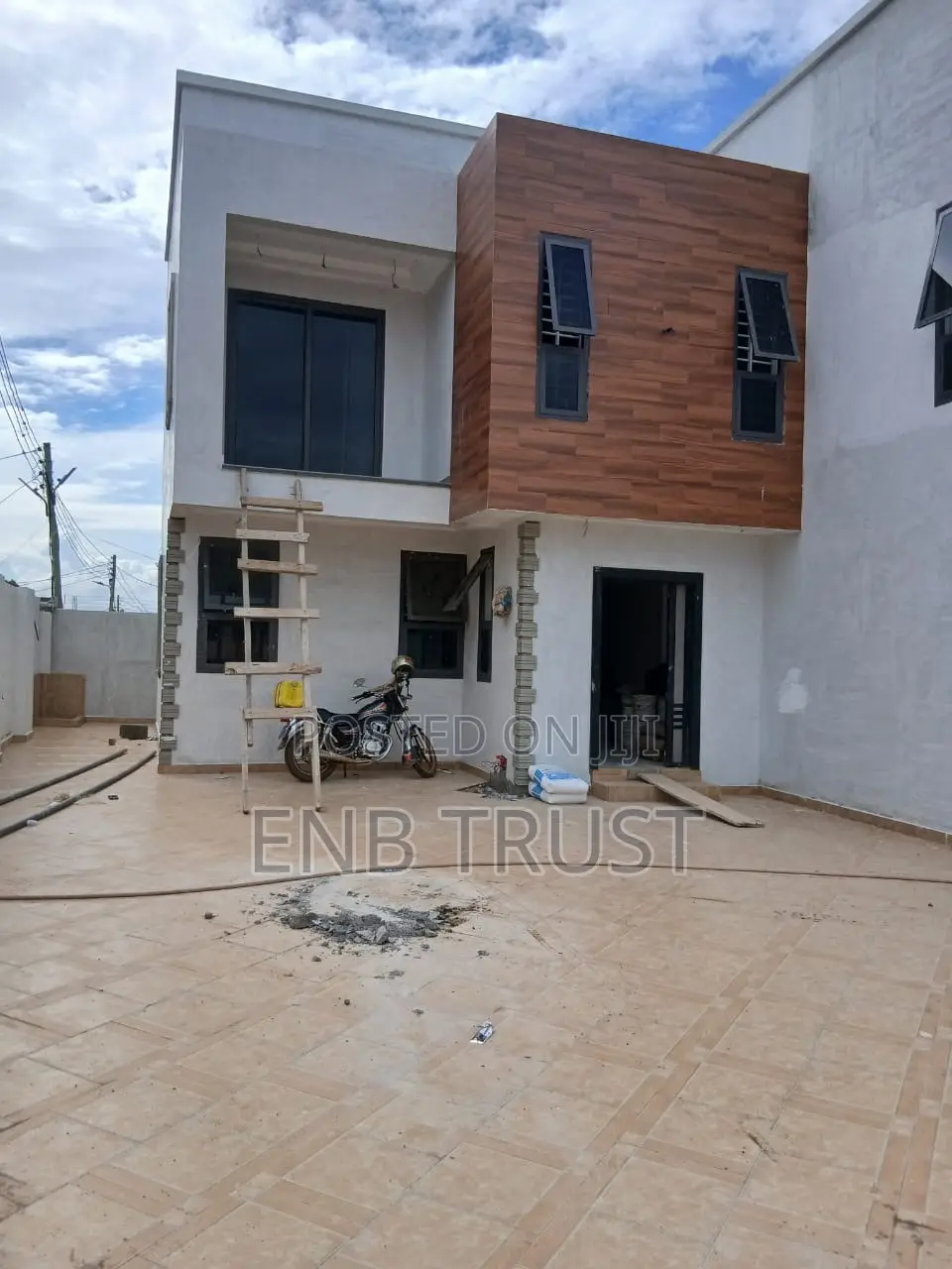 4bdrm Duplex in Sakumono for sale