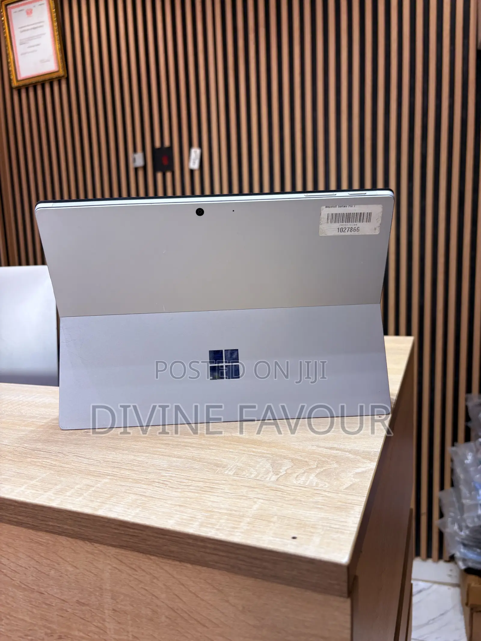 New Laptop Microsoft Surface Pro 7 8GB Intel Core i5 SSD 256GB