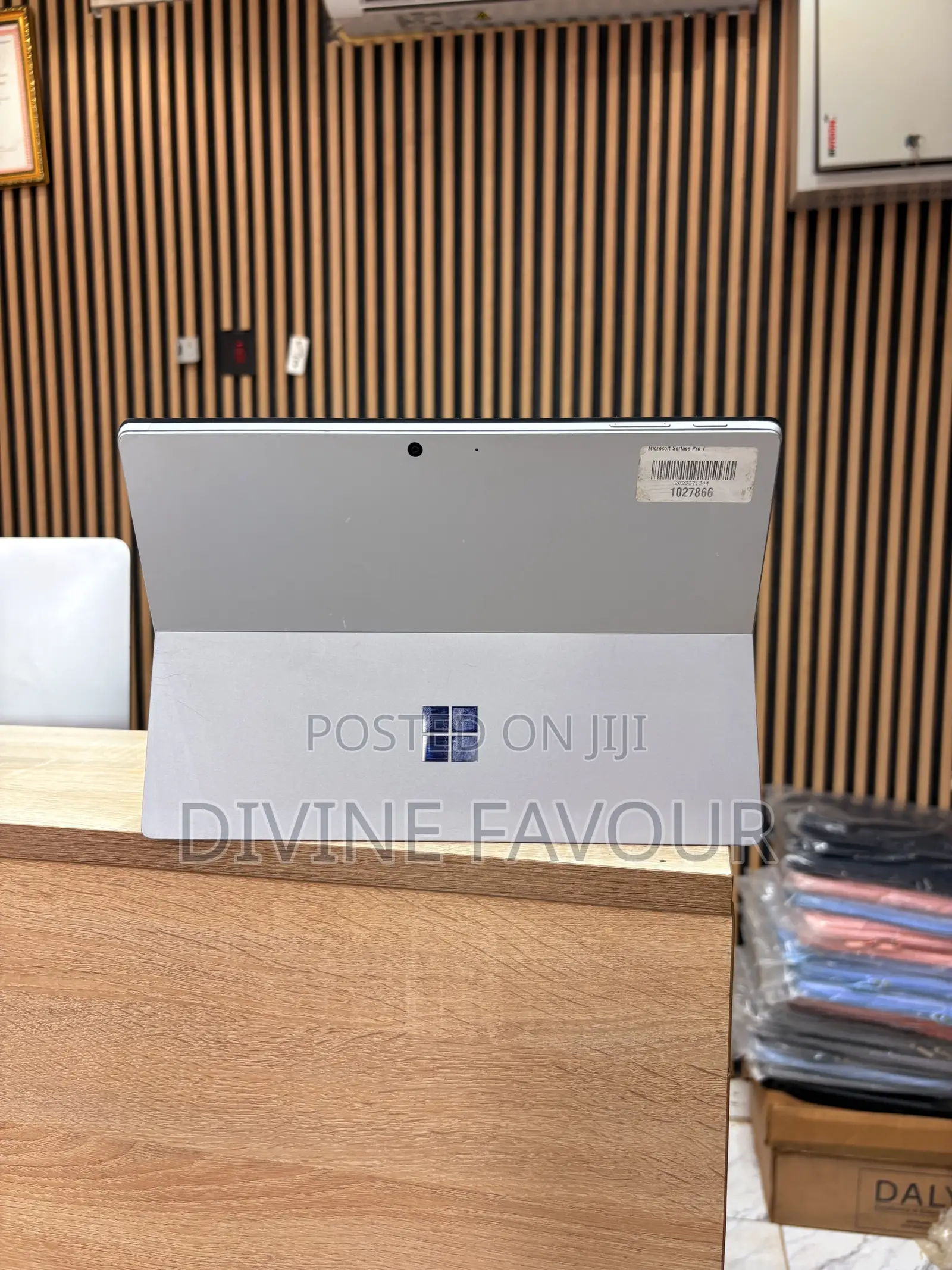 New Laptop Microsoft Surface Pro 7 8GB Intel Core i5 SSD 256GB