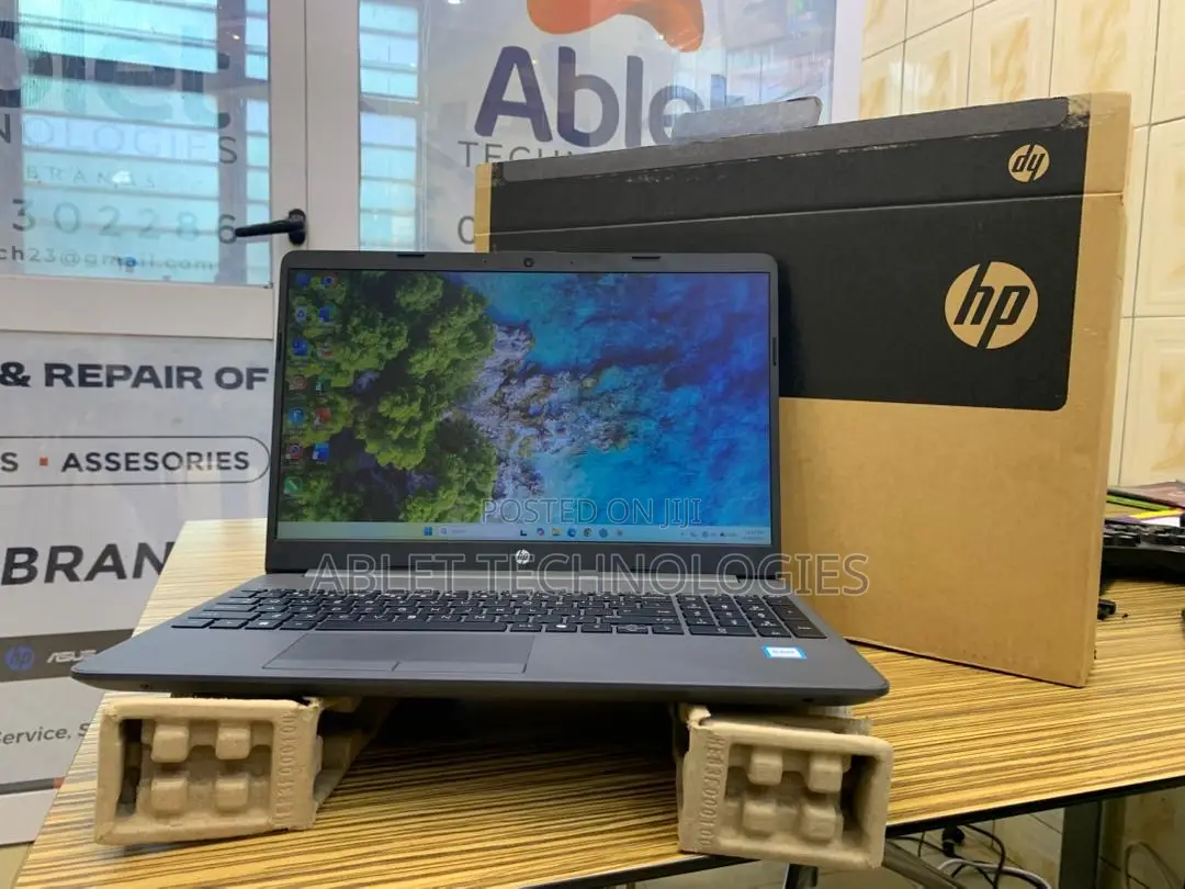 New Laptop HP 250 G10 8GB Intel SSD 256GB