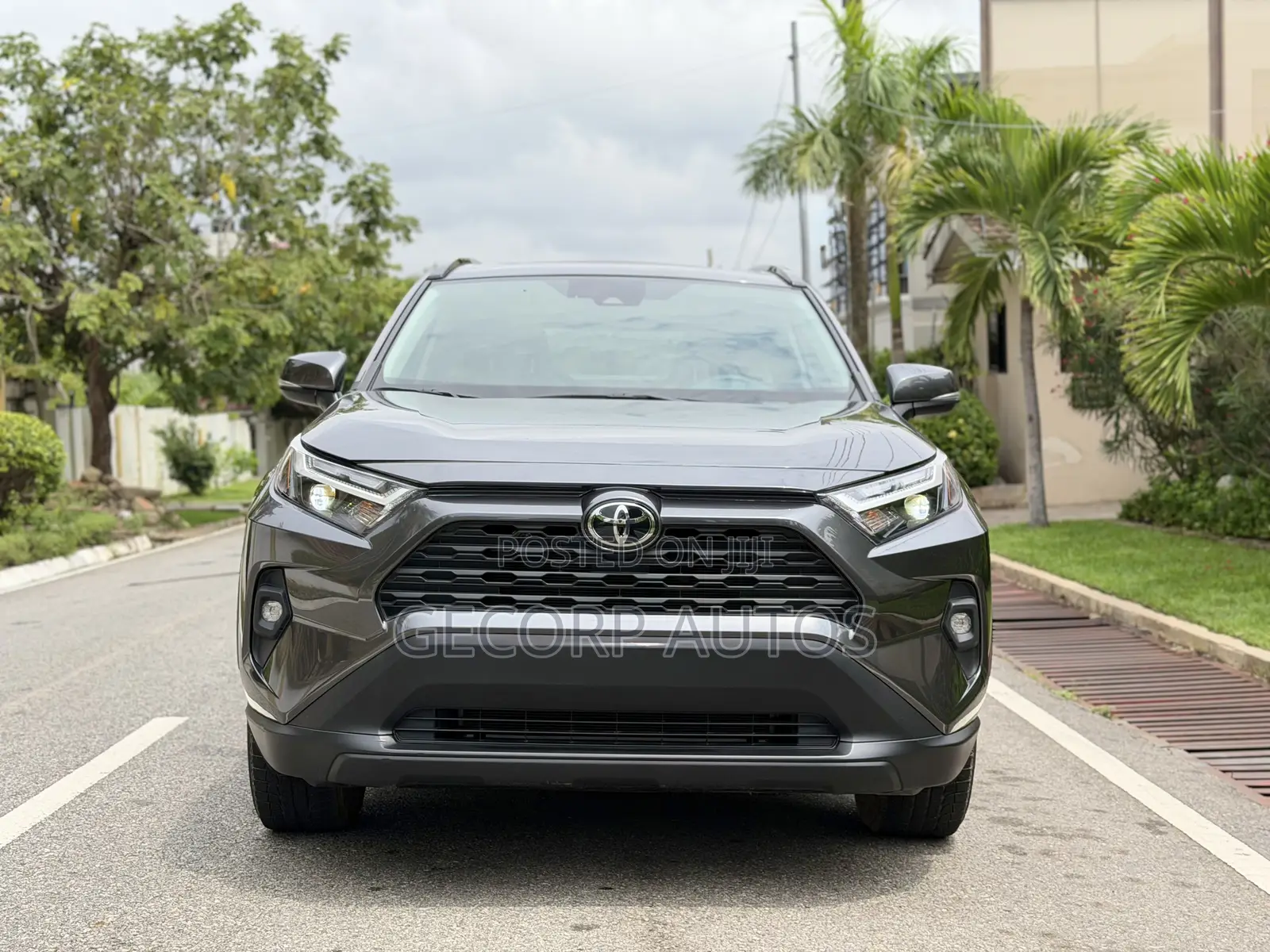 Toyota RAV4 XLE 2025 Gray