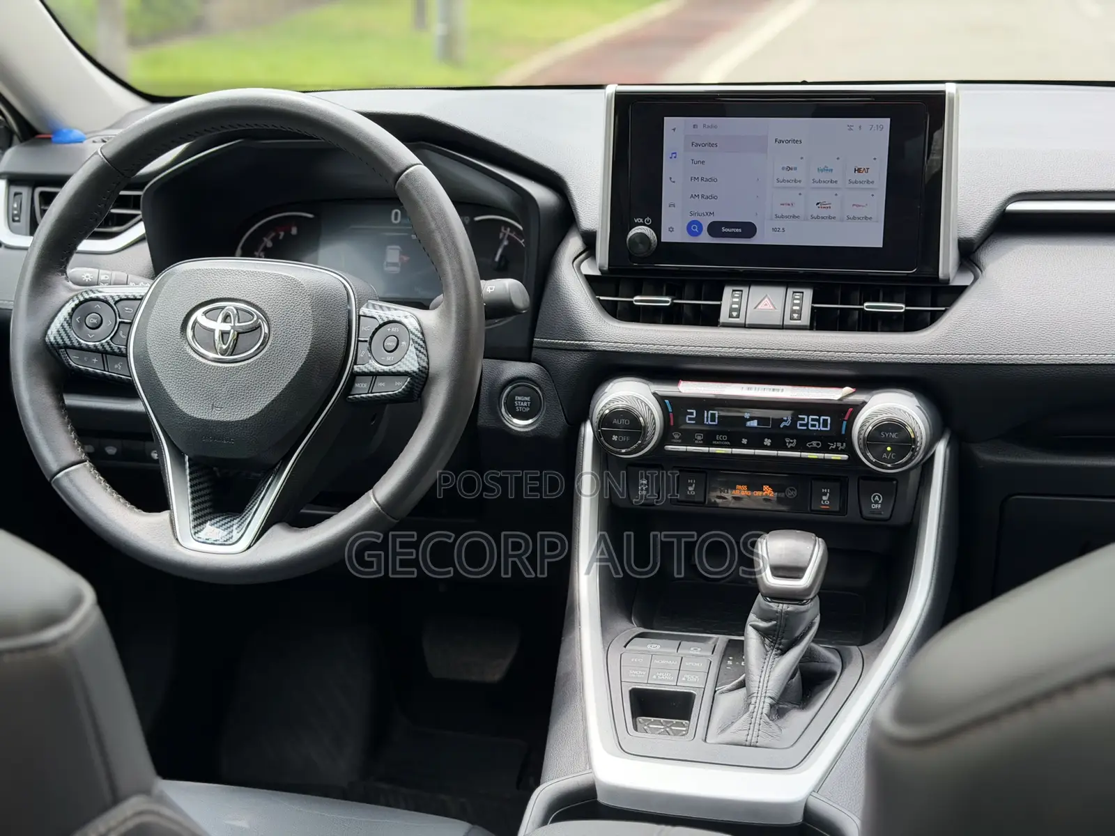 Toyota RAV4 XLE 2025 Gray