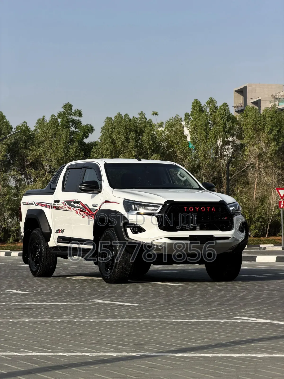 Toyota Hilux 2023 White