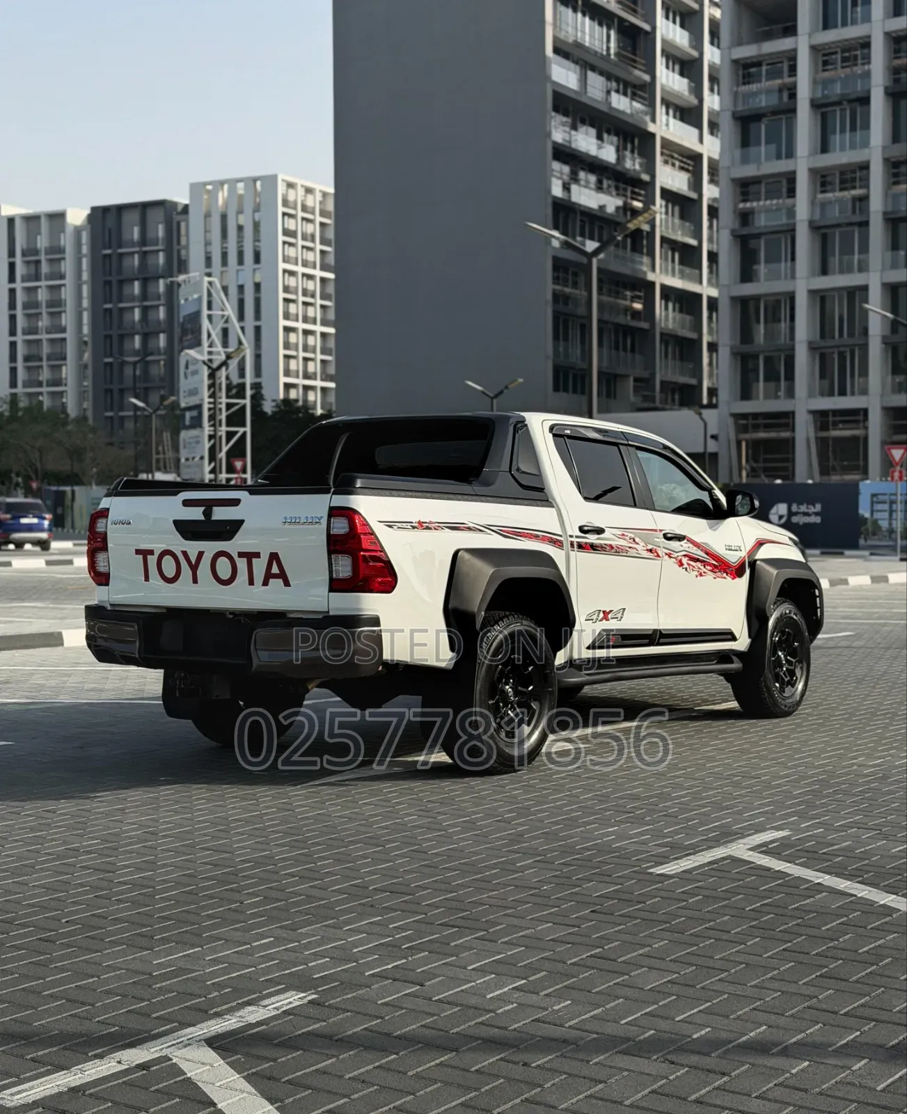 Toyota Hilux 2023 White