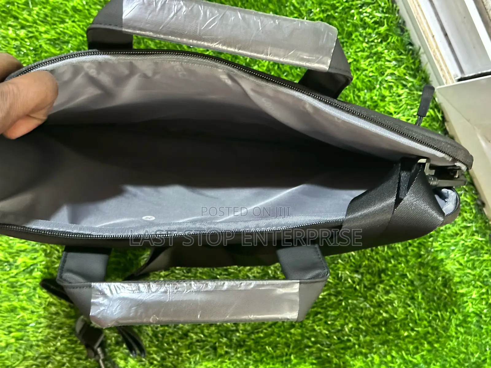 Quality and Classic 15 Inches Laptop Bag