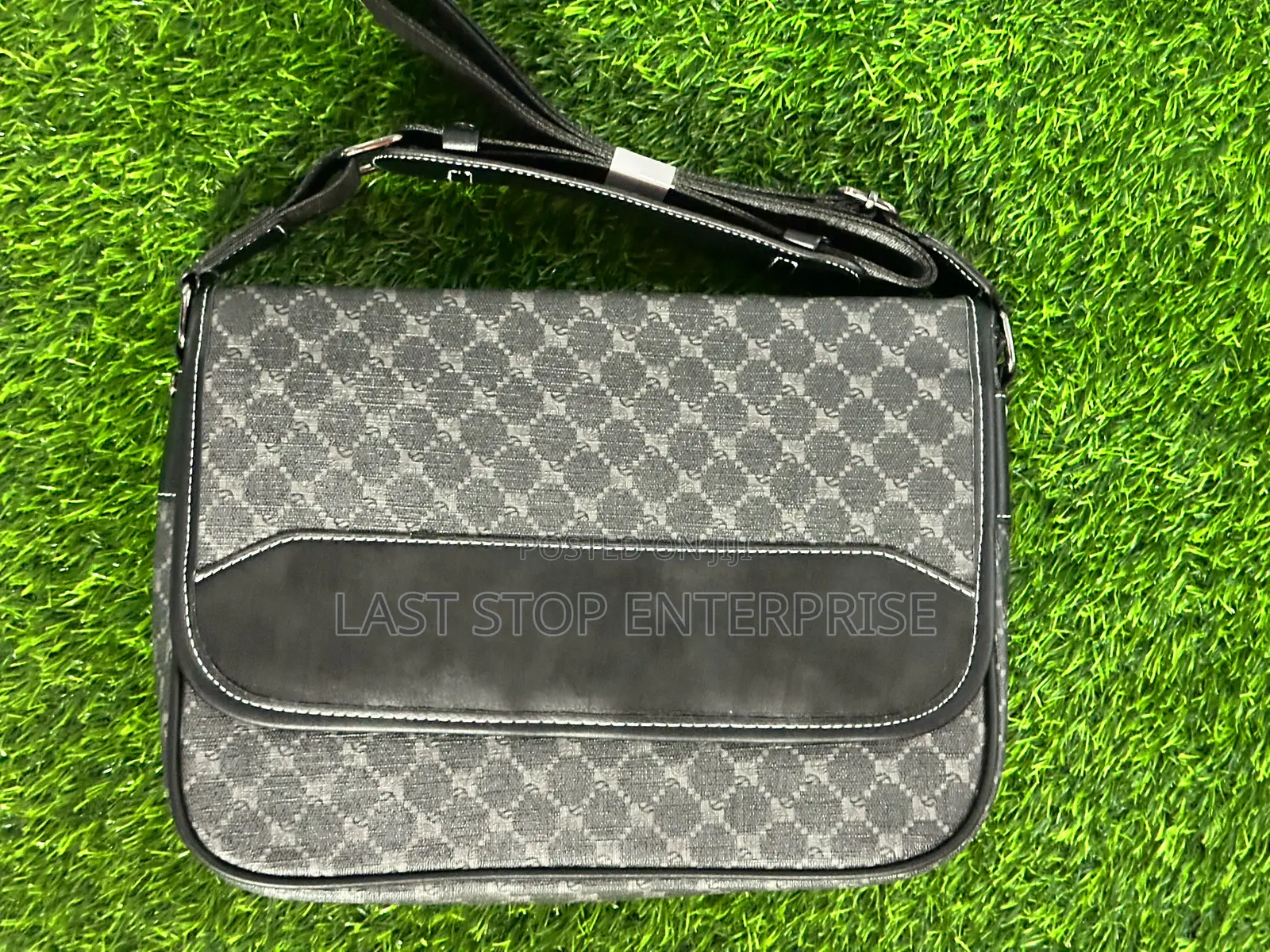 Quality and Quality Classic Side Bag