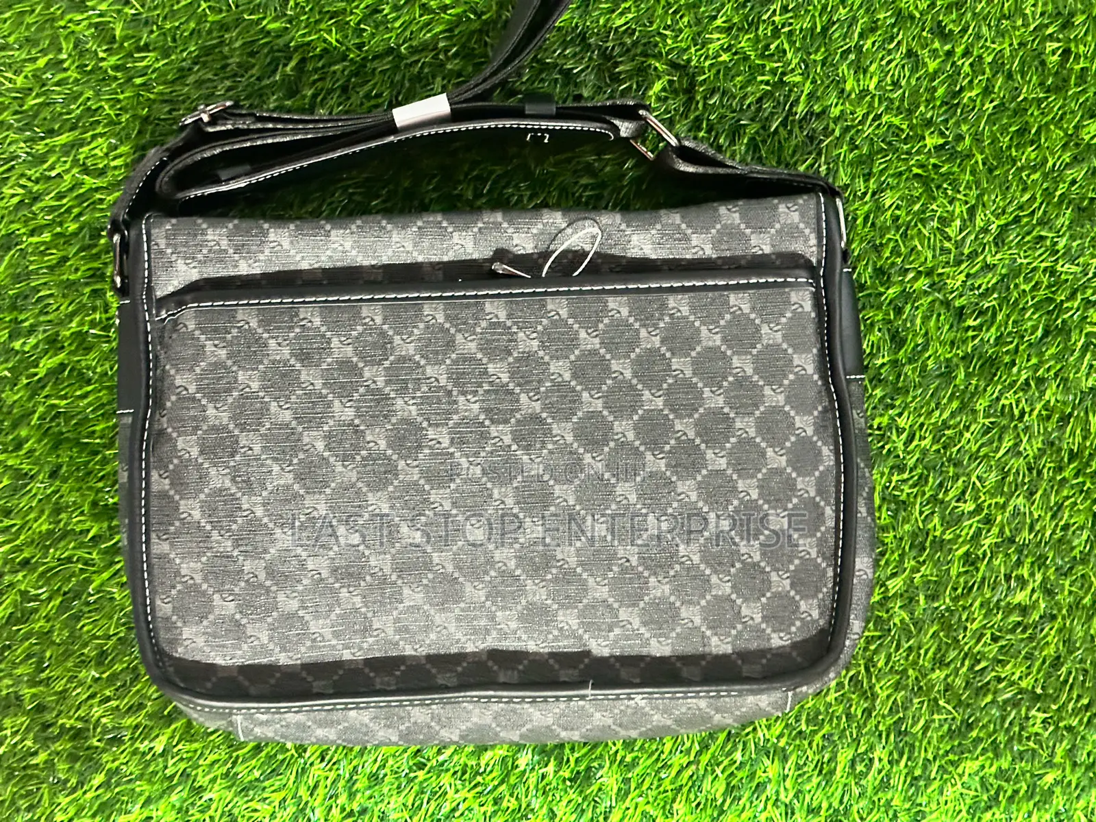 Quality and Quality Classic Side Bag