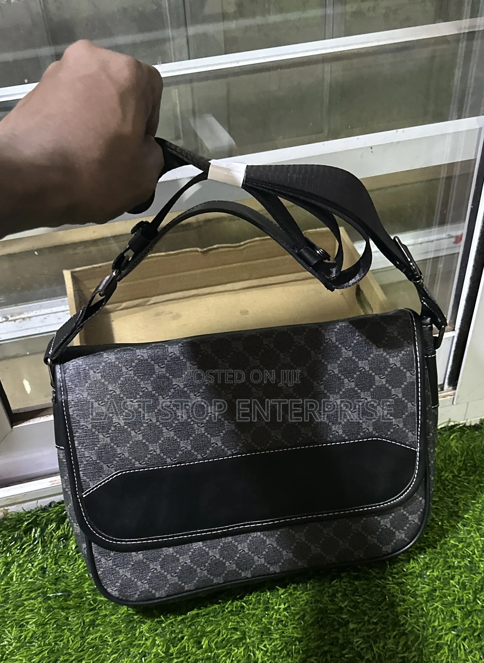 Quality and Quality Classic Side Bag