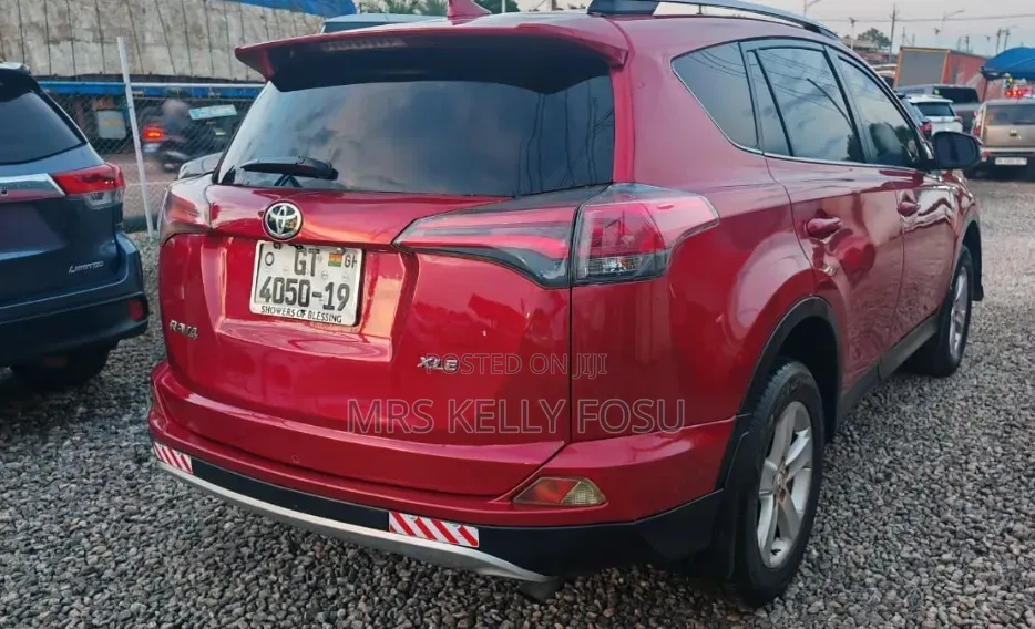 Toyota RAV4 XLE 4dr SUV AWD (2.5L 4cyl 6A) 2015 Red