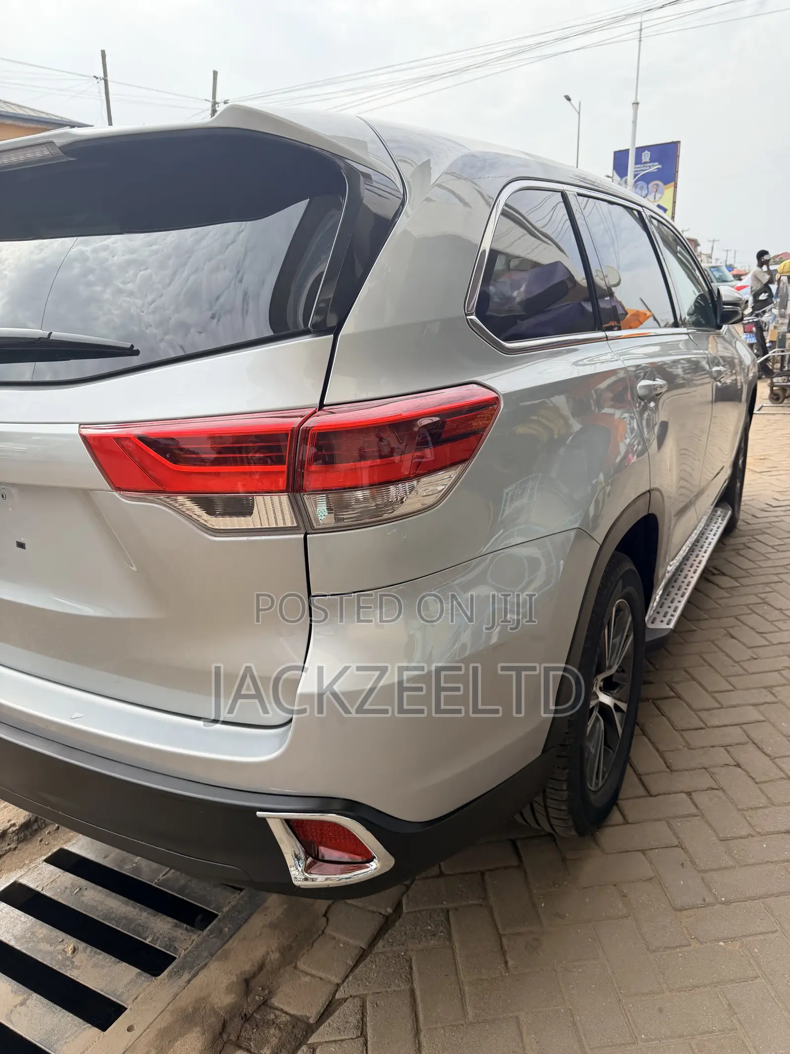 Toyota Highlander LE 4x2 (2.7L 4cyl 6A) 2018 Silver
