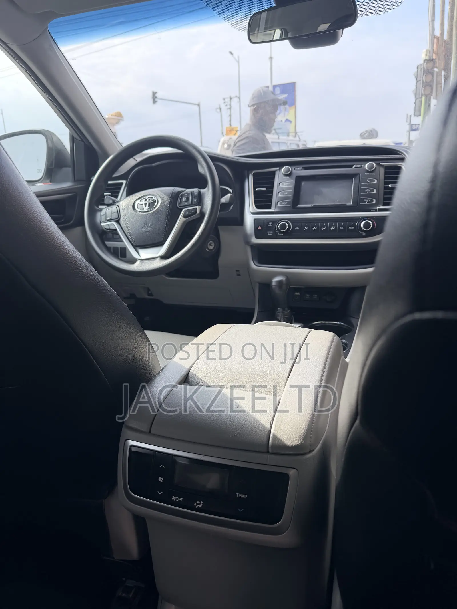 Toyota Highlander LE 4x2 (2.7L 4cyl 6A) 2018 Silver