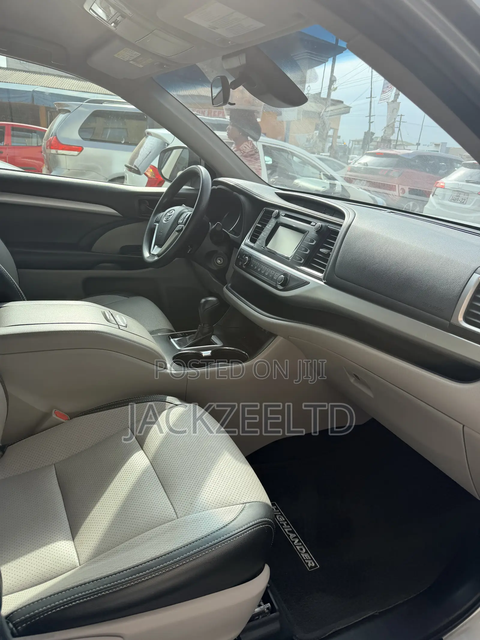 Toyota Highlander LE 4x2 (2.7L 4cyl 6A) 2018 Silver