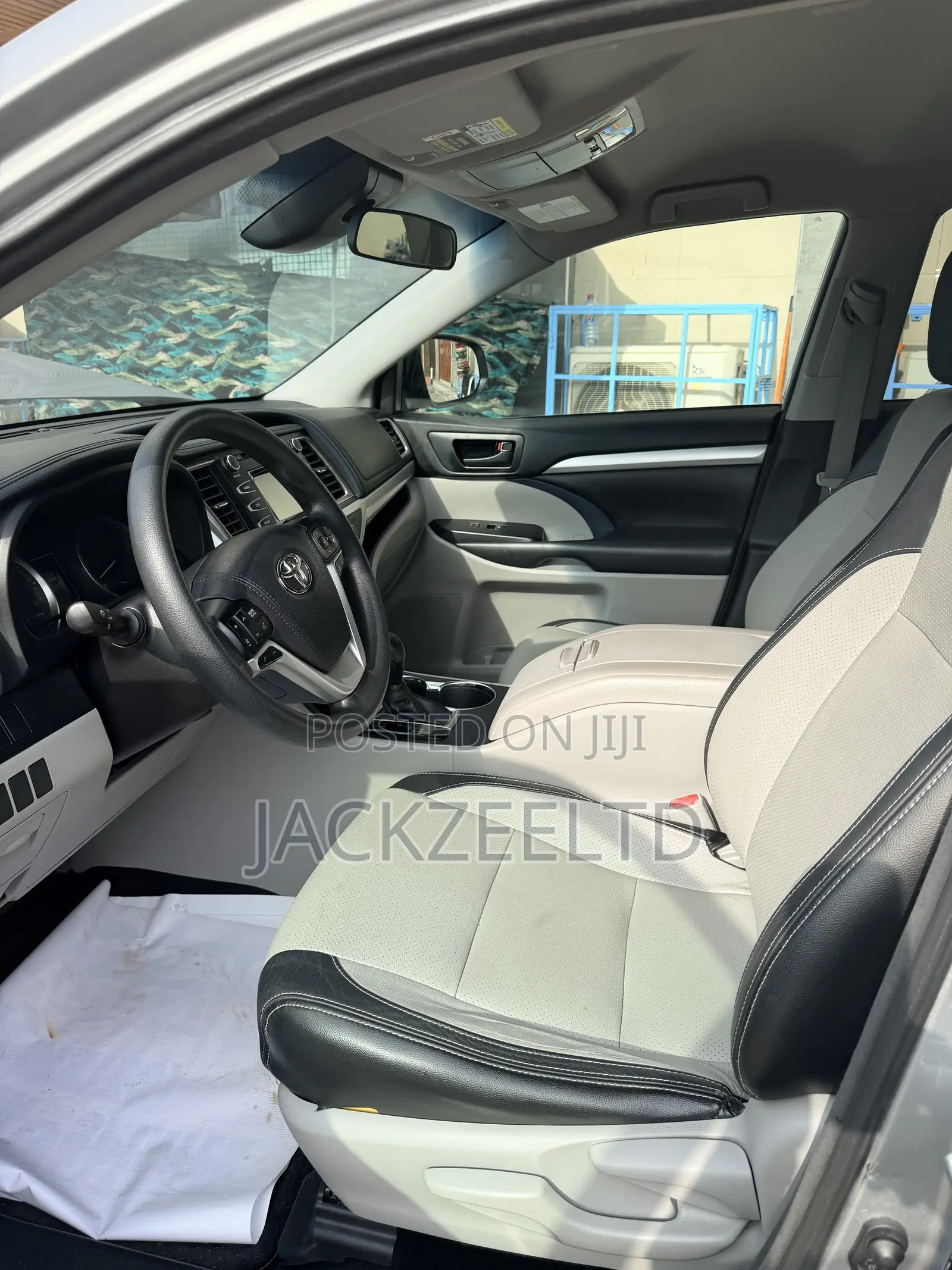 Toyota Highlander LE 4x2 (2.7L 4cyl 6A) 2018 Silver