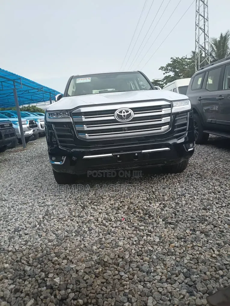 New Toyota Land Cruiser LC300 2025 Black