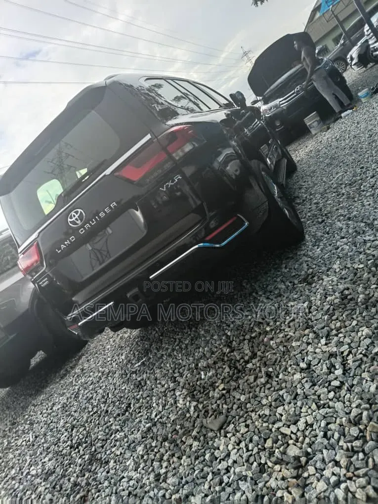 New Toyota Land Cruiser LC300 2025 Black