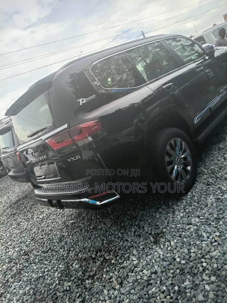 New Toyota Land Cruiser LC300 2025 Black