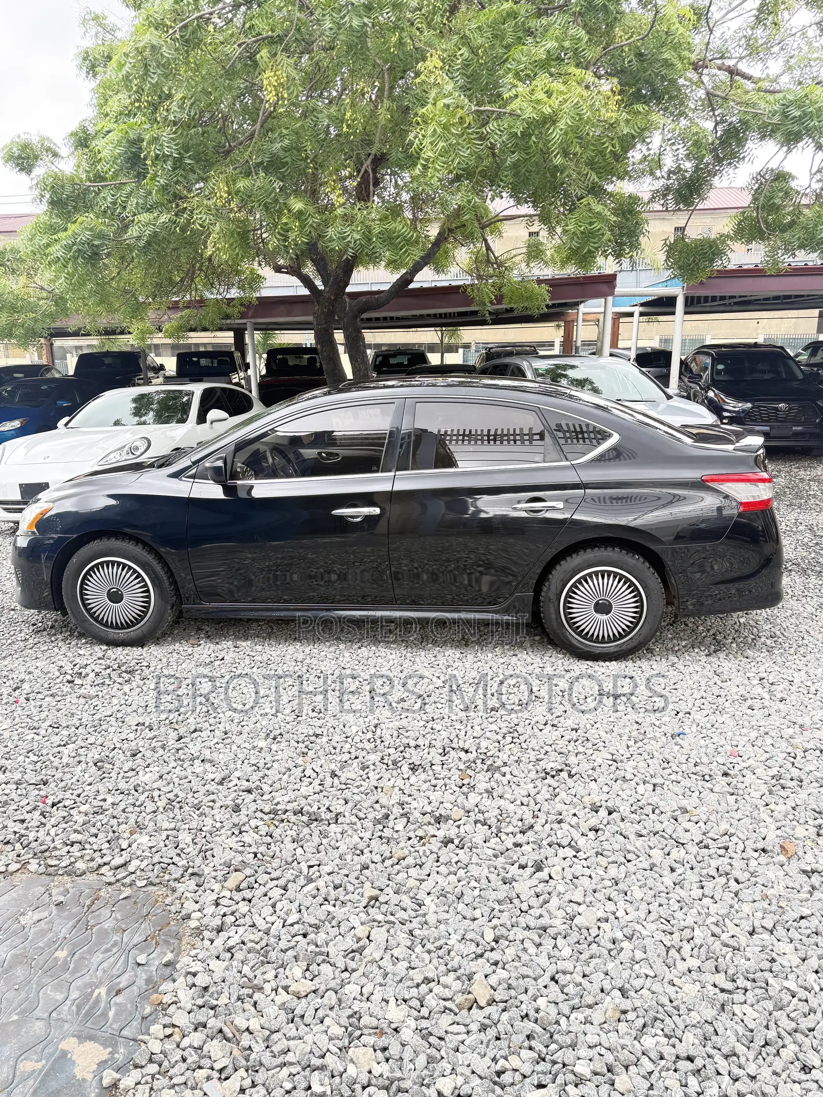 Nissan Sentra SR 4dr Sedan (1.8L 4cyl CVT) 2015 Black