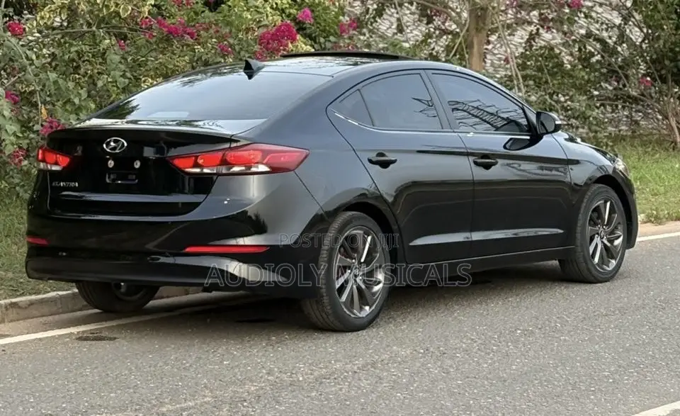 Hyundai Elantra 2017 Black