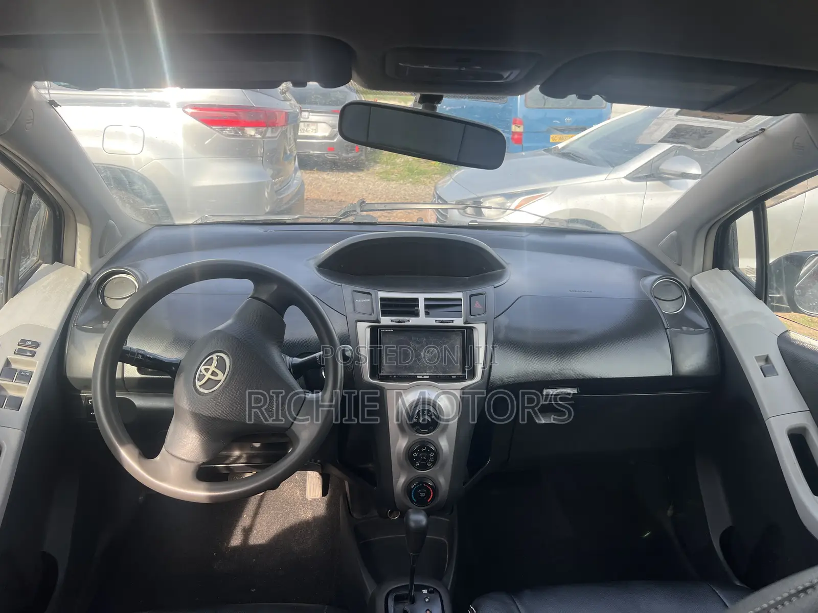 Toyota Vitz 1.0 FWD 5dr 2010 Black