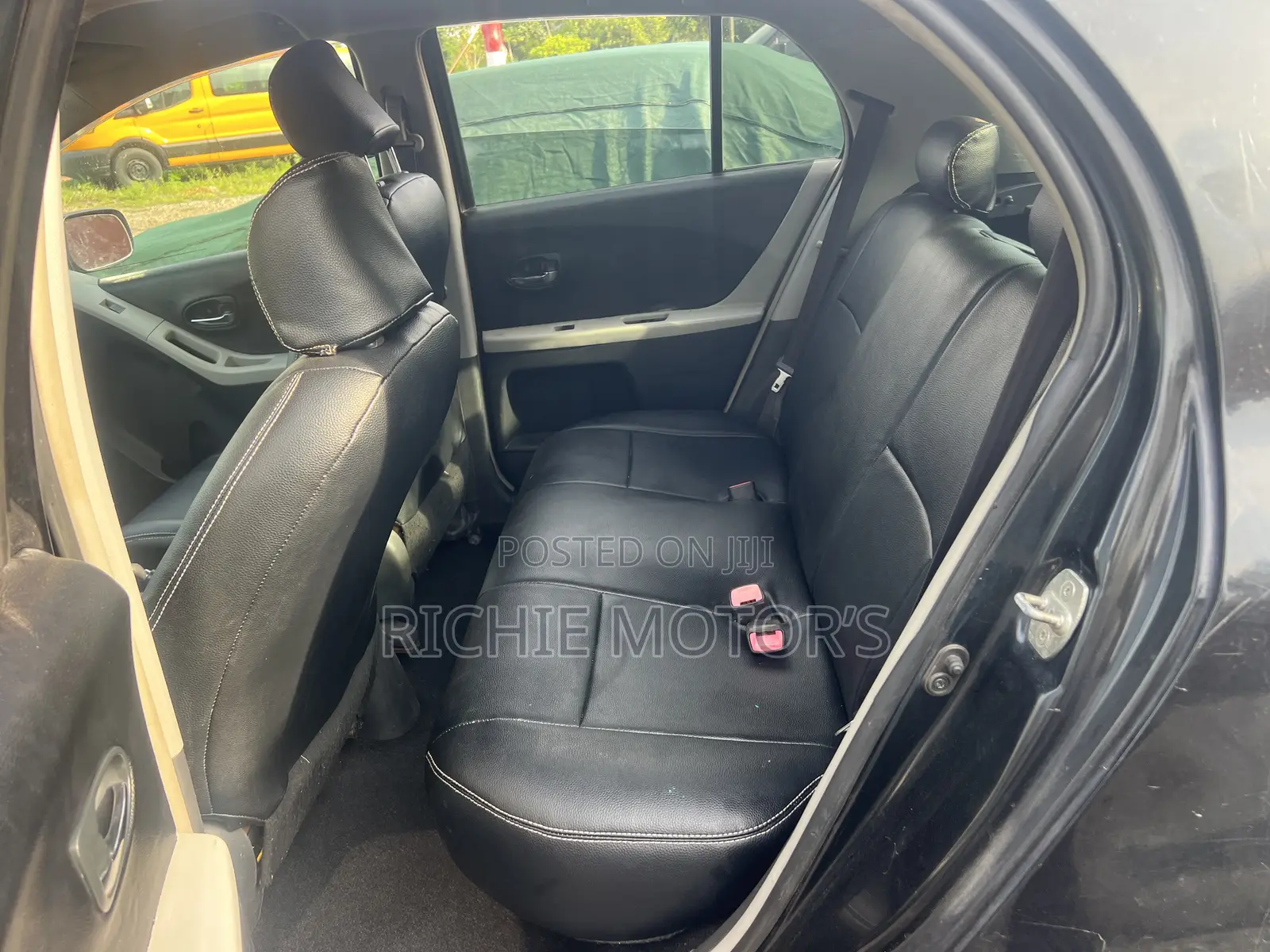 Toyota Vitz 1.0 FWD 5dr 2010 Black