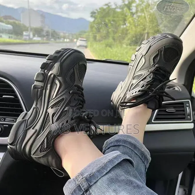 Chunky Sole Platform Breathable Outdoor Fashion Sneakers - Black