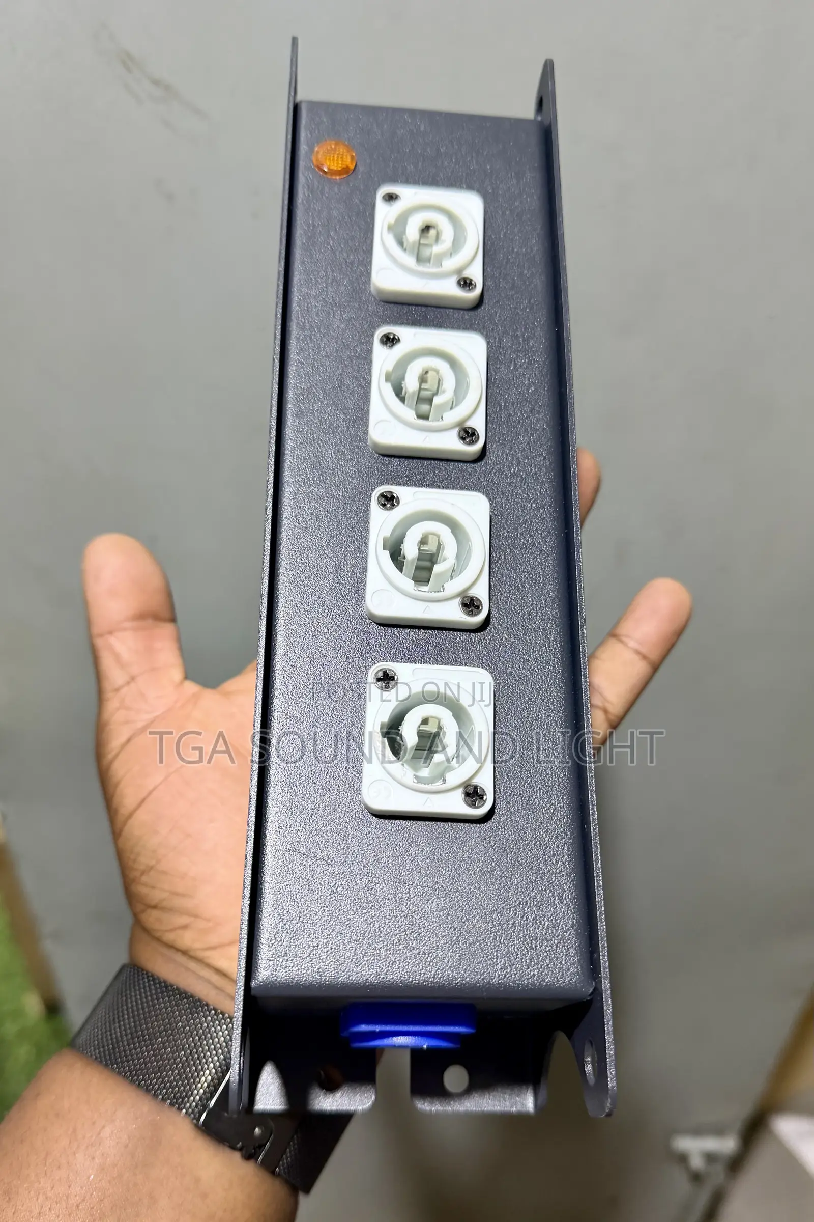 Powercon Distributor 1 in 5 Out Box