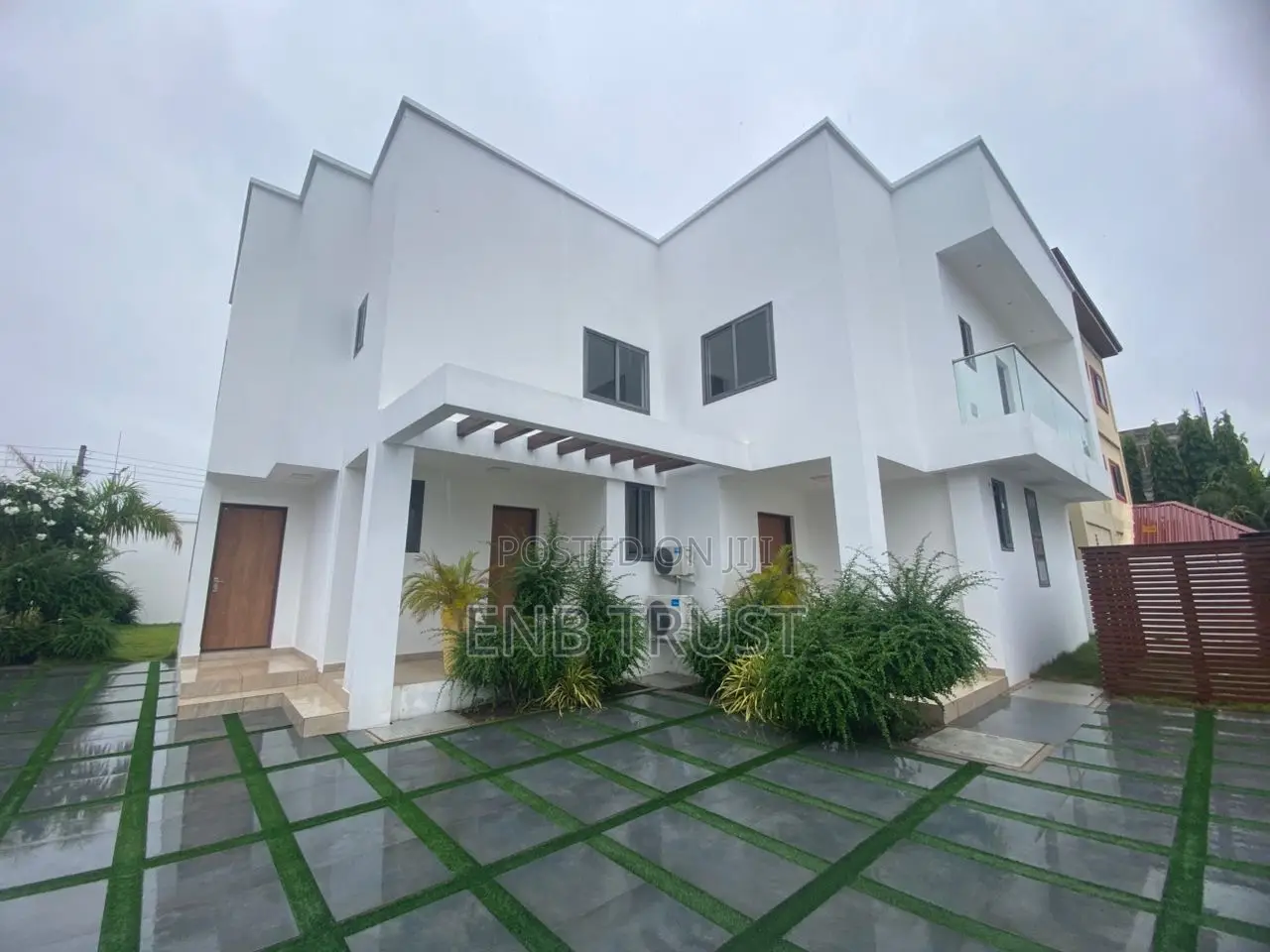4bdrm Duplex in East Legon, American House for sale