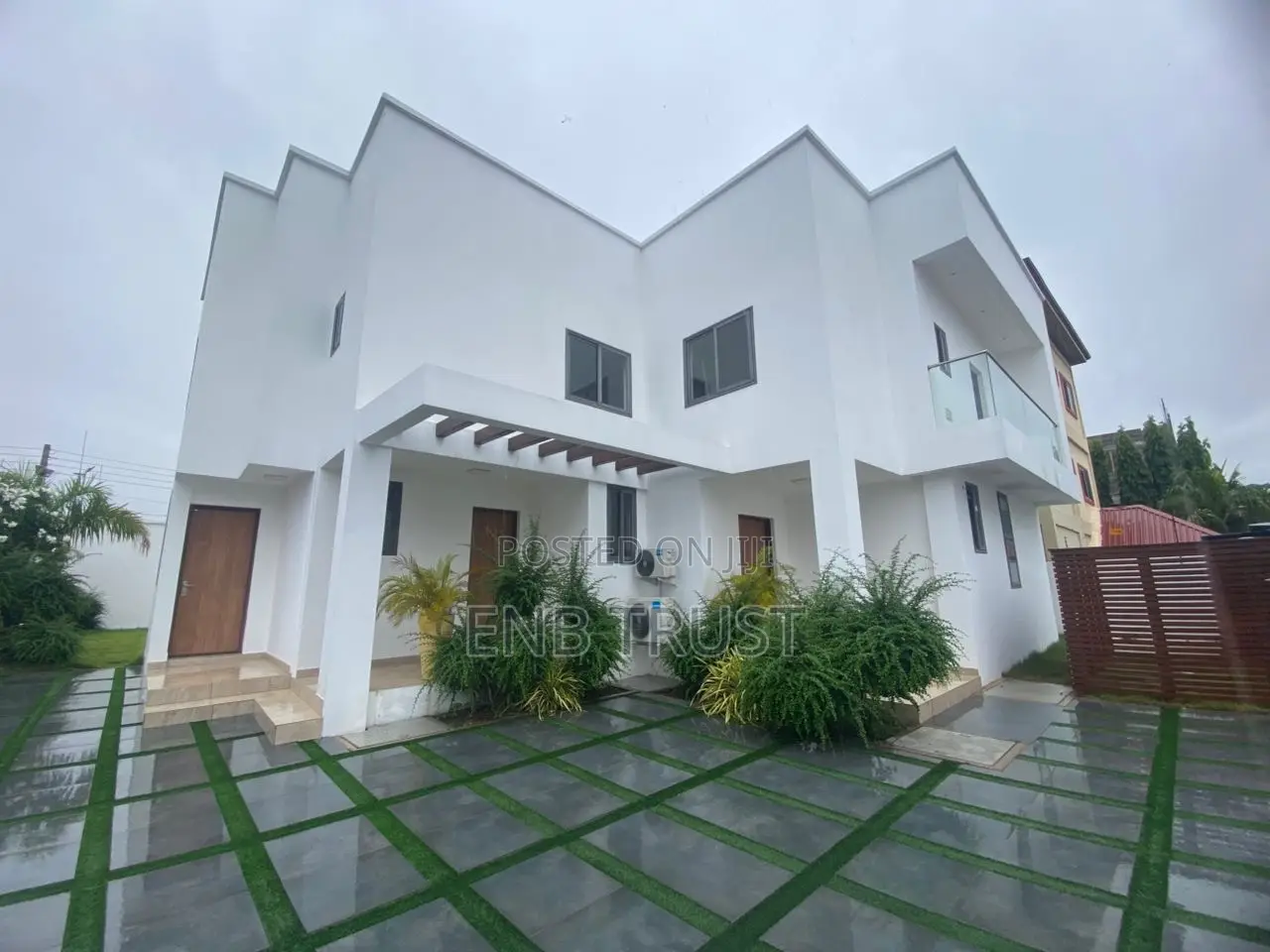 4bdrm Duplex in East Legon, American House for sale