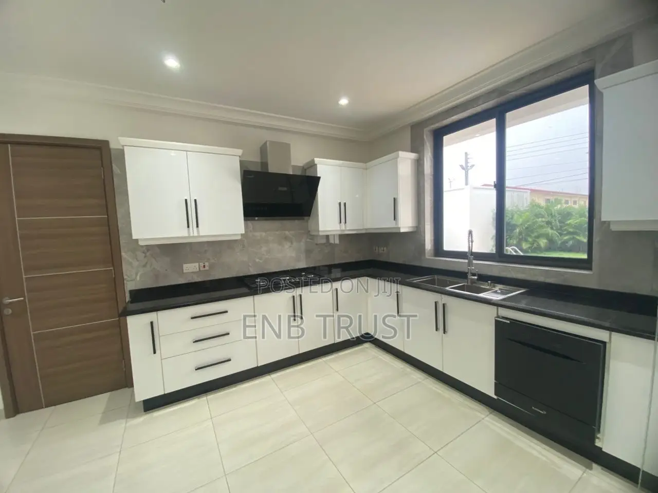 4bdrm Duplex in East Legon, American House for sale