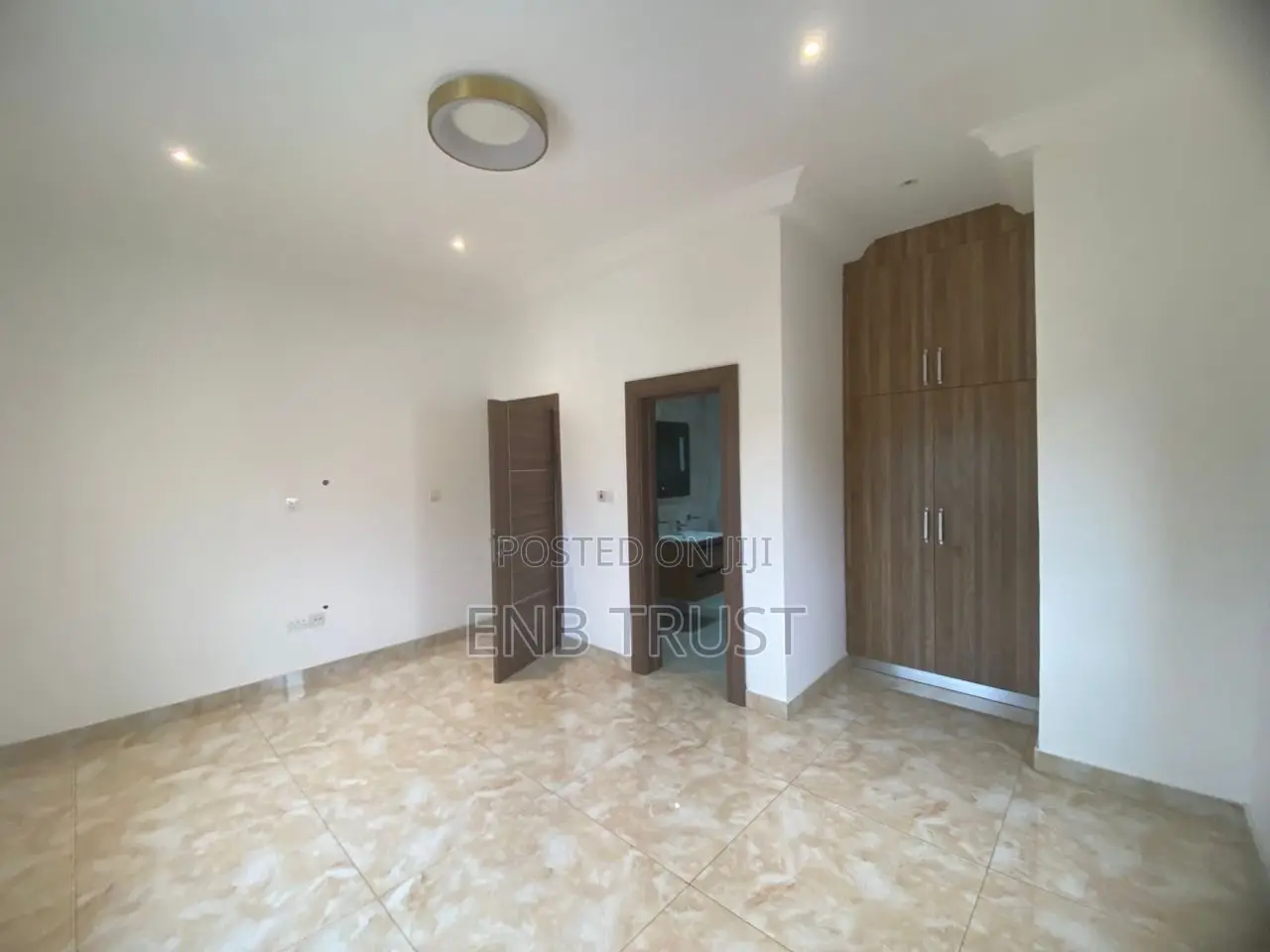 4bdrm Duplex in East Legon, American House for sale