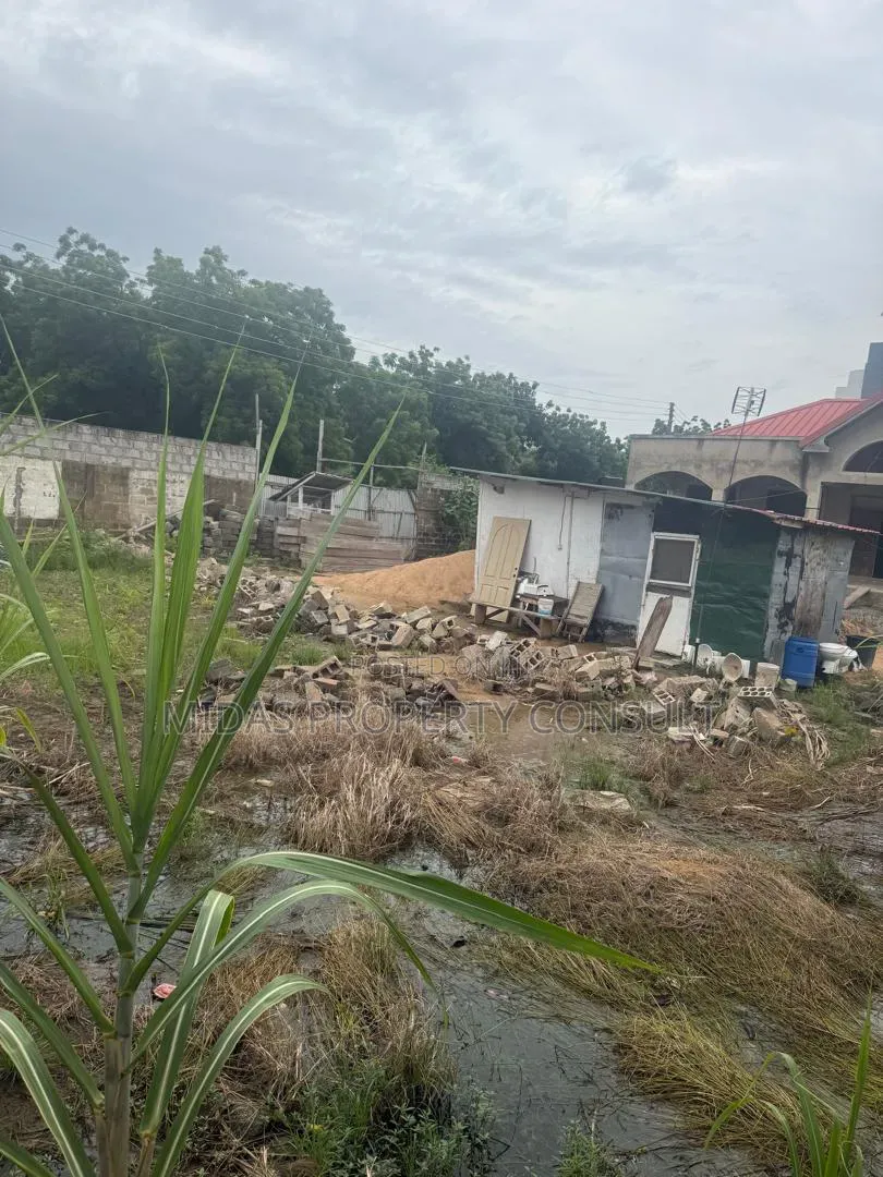 Half Plot 80x40ft Land for Sale at East Airport