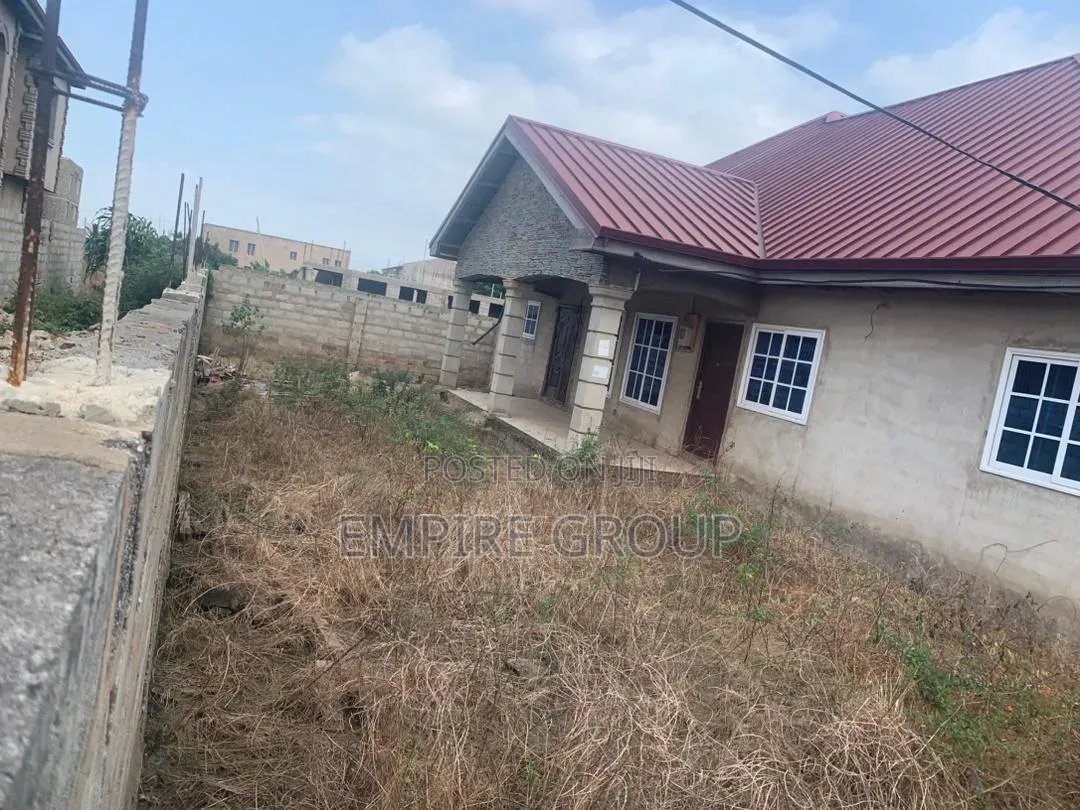 4bdrm Bungalow in Savana, Tema Metropolitan for sale