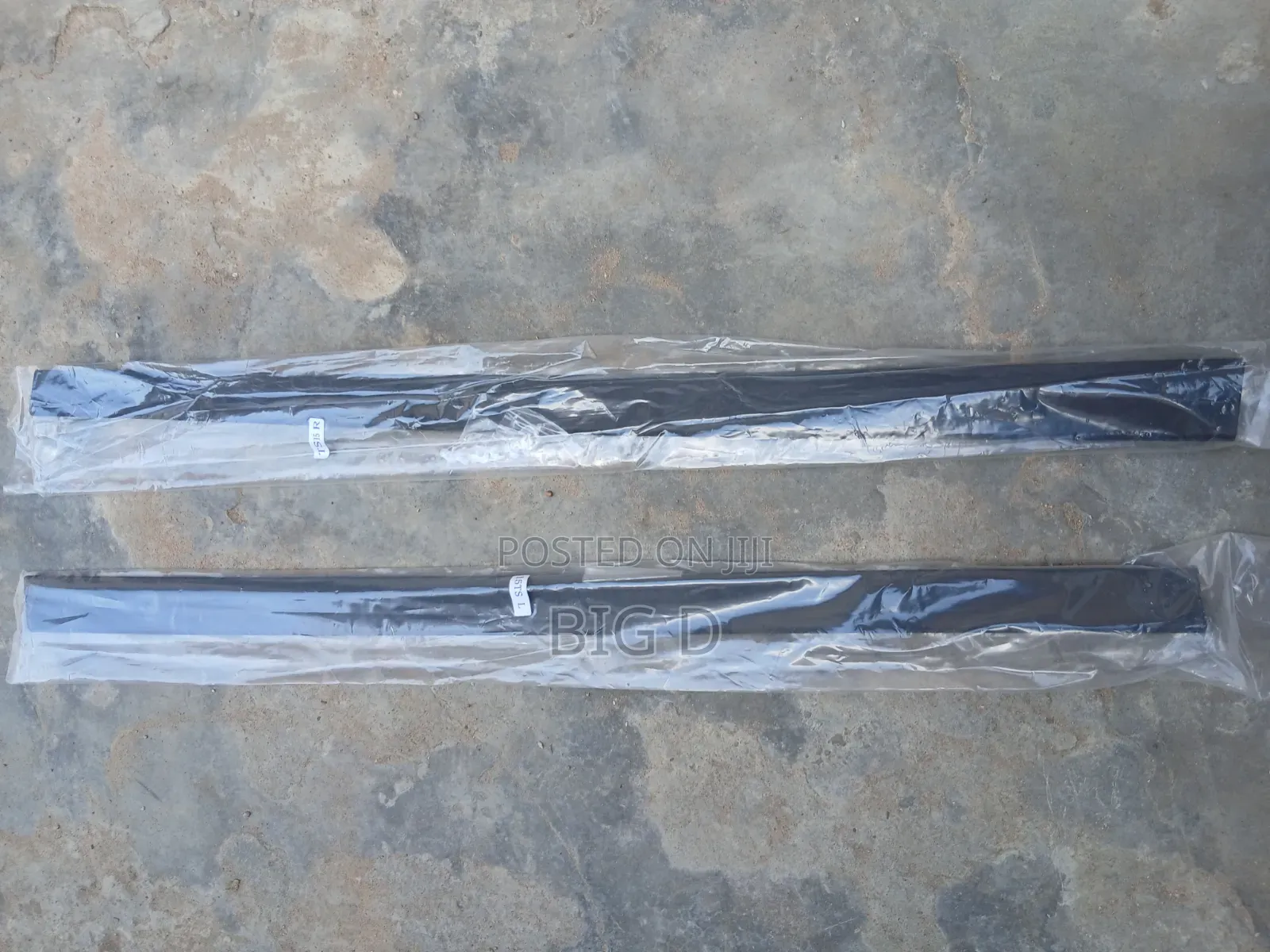 Tucson 2016,2017,2018,2019,2020,2021 Front Door Moulding