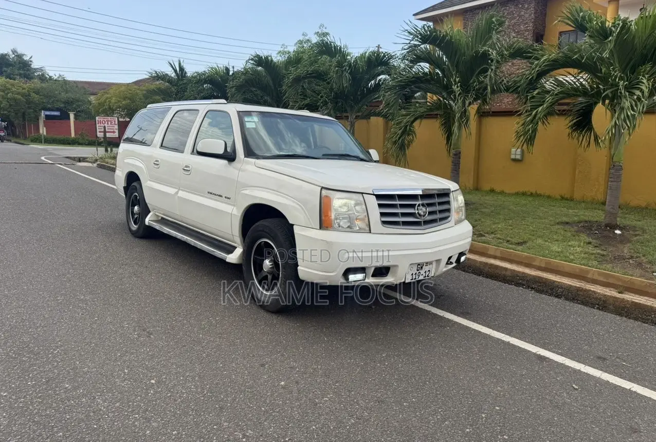 Cadillac Escalade ESV 2011 White