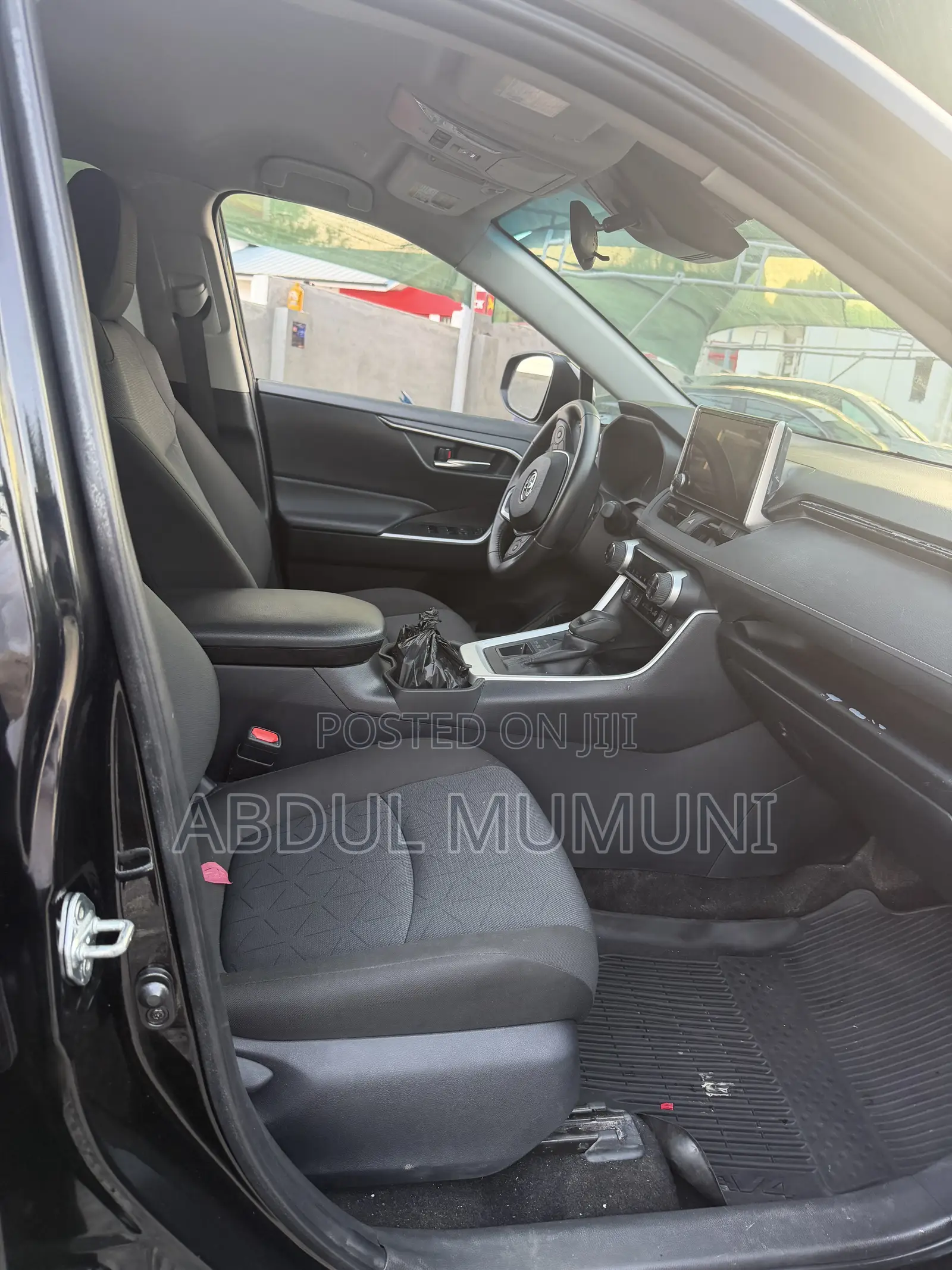 Toyota RAV4 XLE 2025 Black
