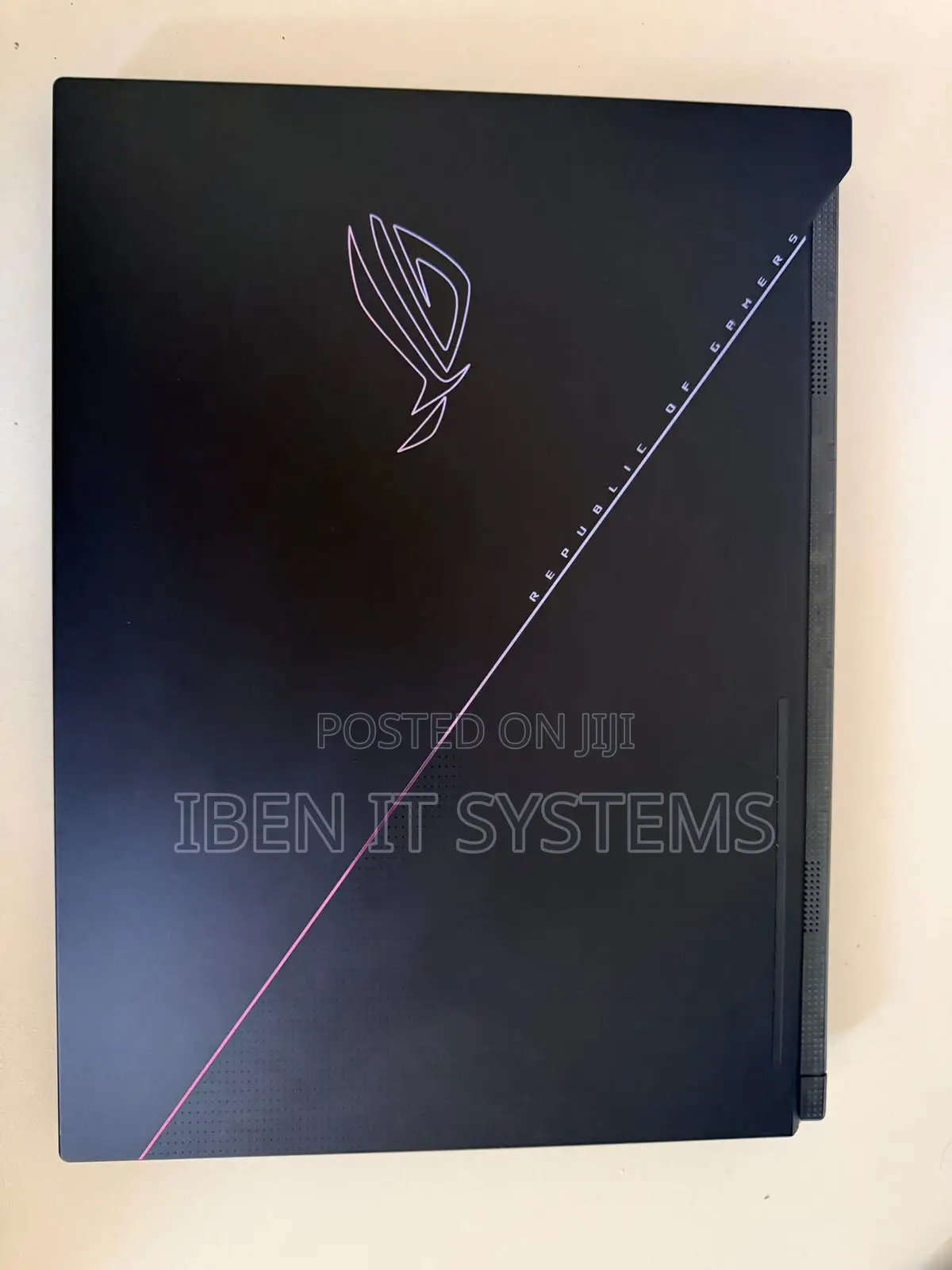 Laptop Asus ROG Zephyrus Duo 16 32GB AMD Ryzen 9 SSD 2T