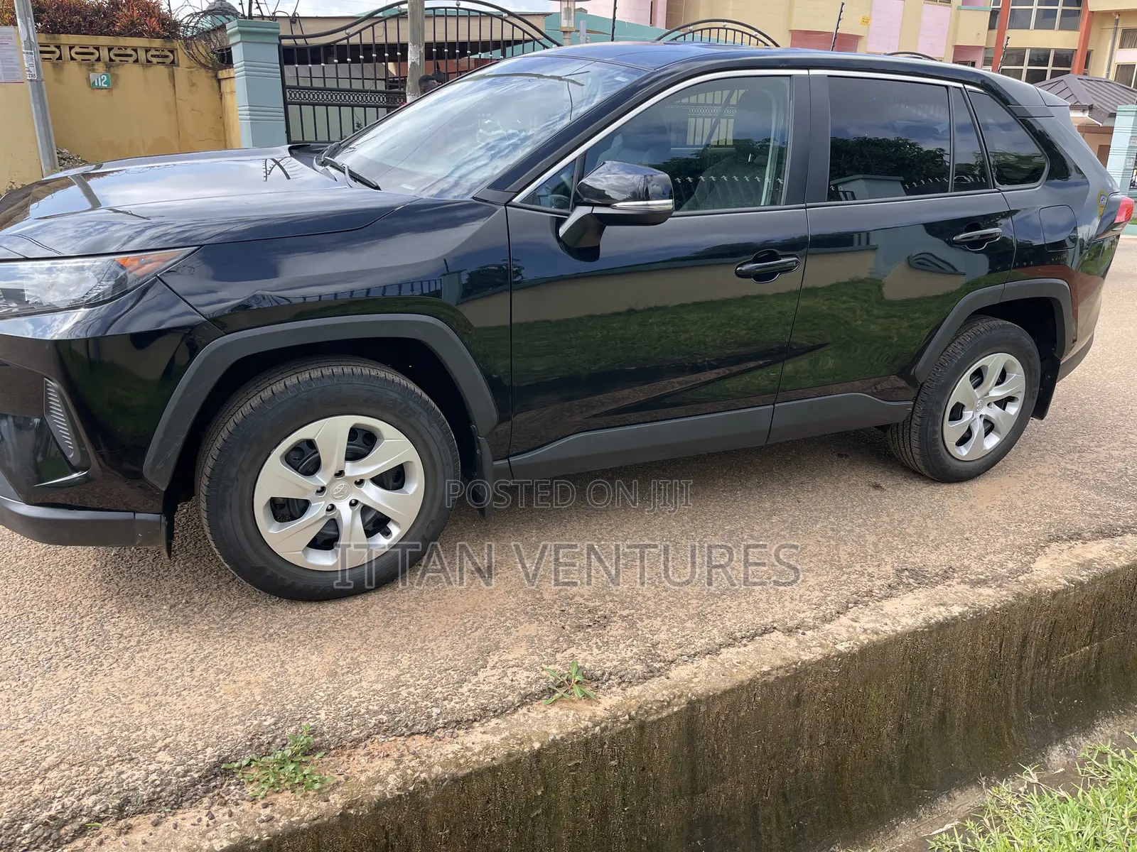 Toyota RAV4 LE AWD 2024 Black