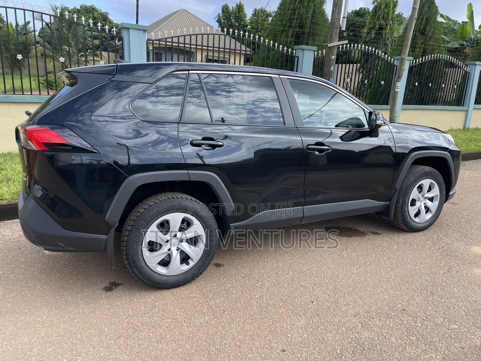 Toyota RAV4 LE AWD 2024 Black