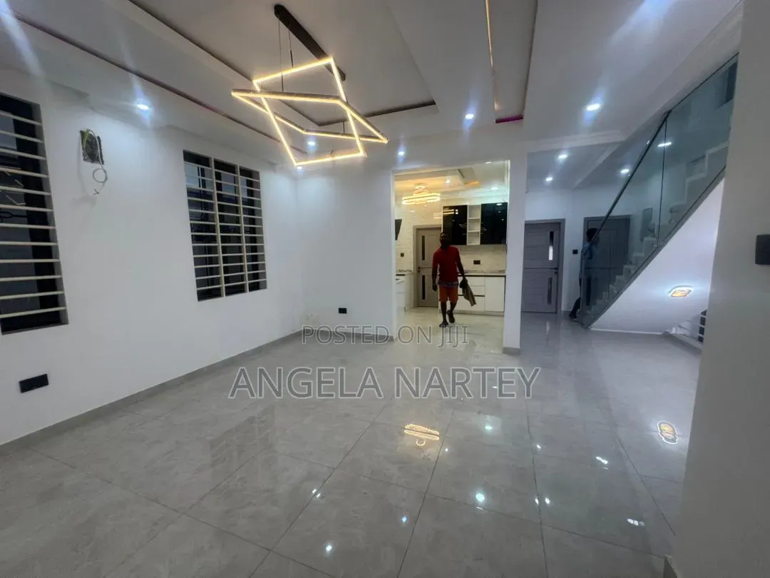 4bdrm House in Coastal Spintex, Accra Metropolitan for sale