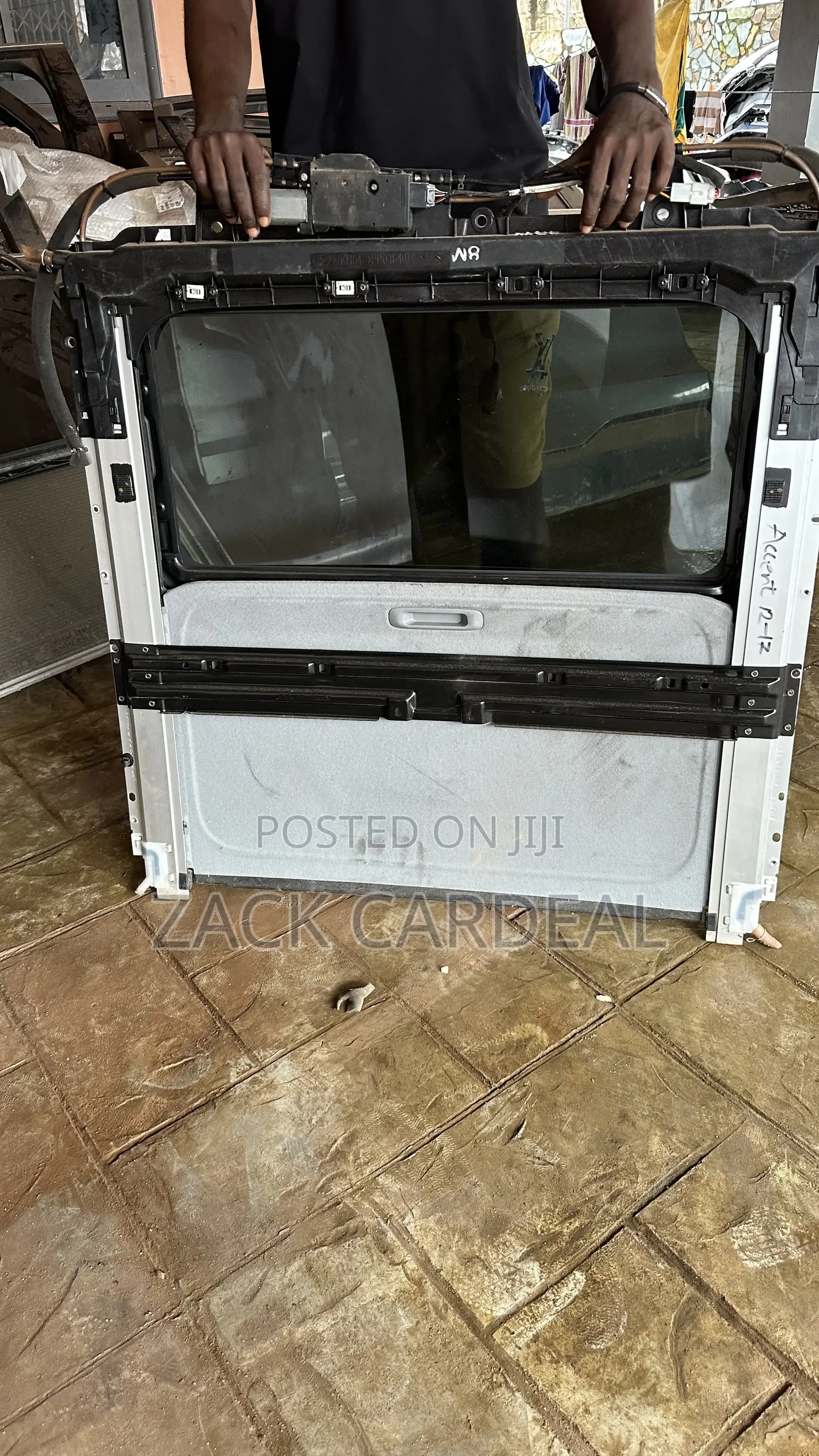 Hyndai Accent 2012-2013 Sunroof Available