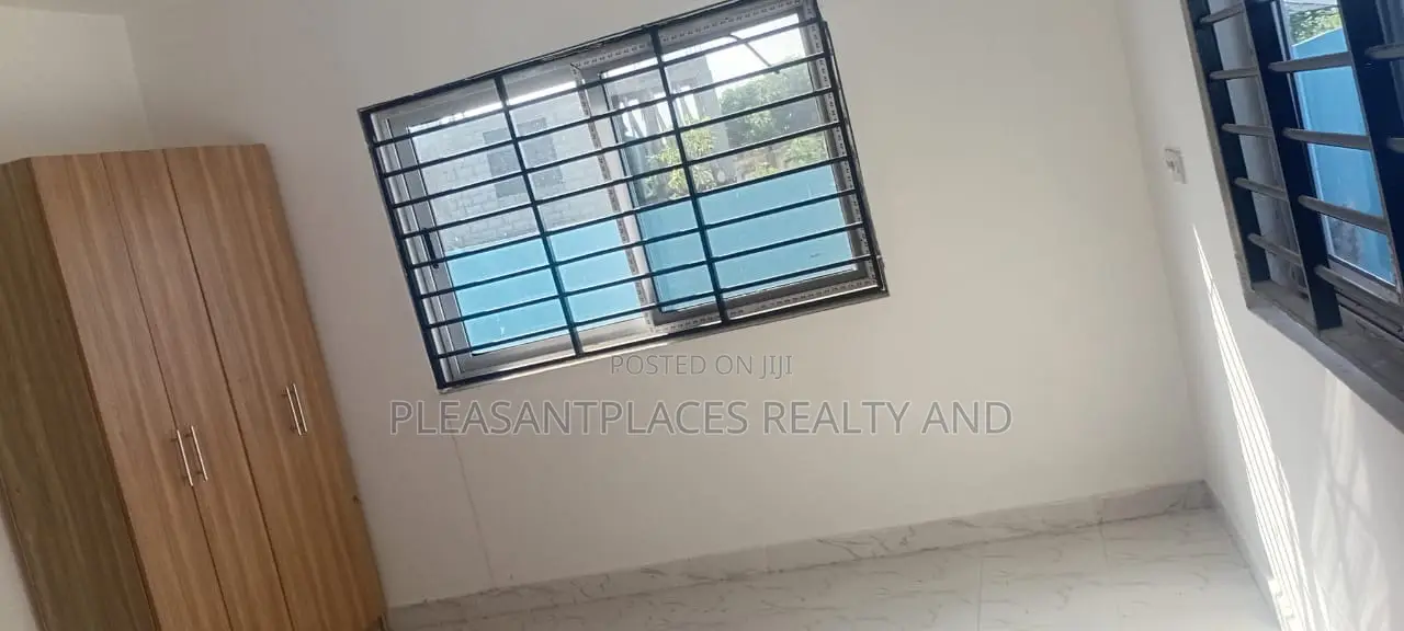 4bdrm House in Pleasantplaces, Kwabenya for sale